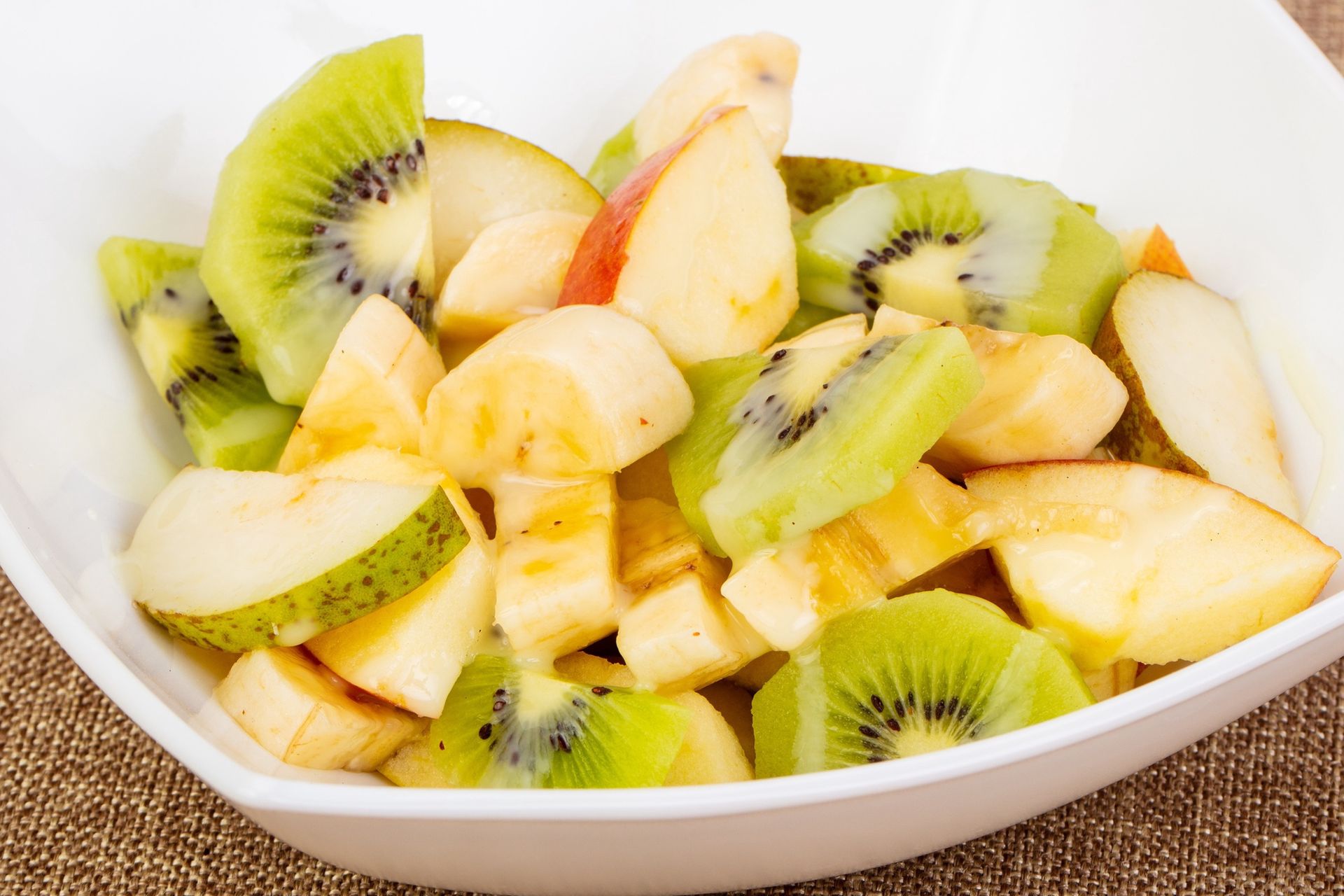 Wiele osób wciąż się zastanawia, czy można jeść owoce wieczorem. Wyjaśnijmy to