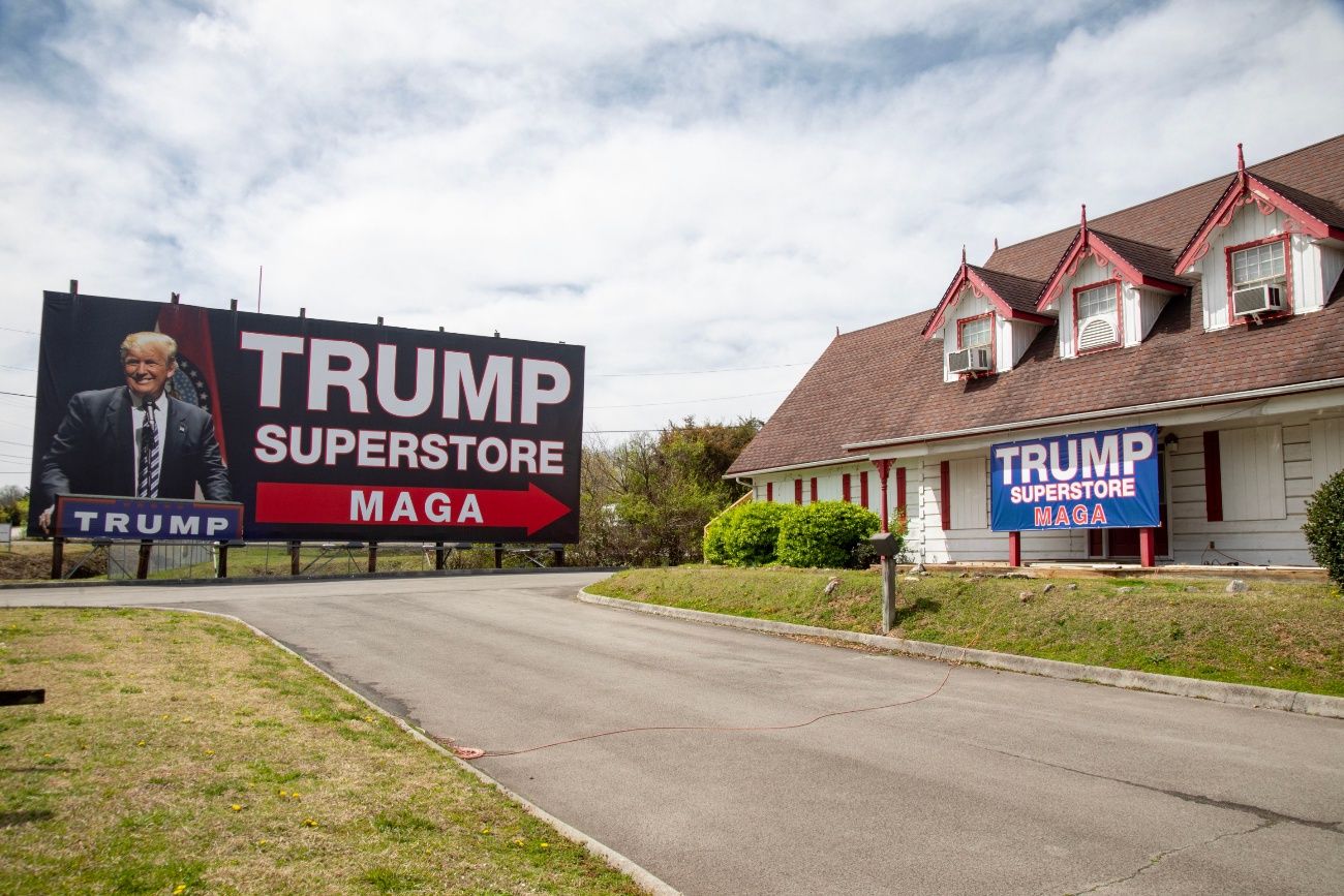 To koniec sklepu z gadżetami z Donaldem Trumpem. Nie ma klientów