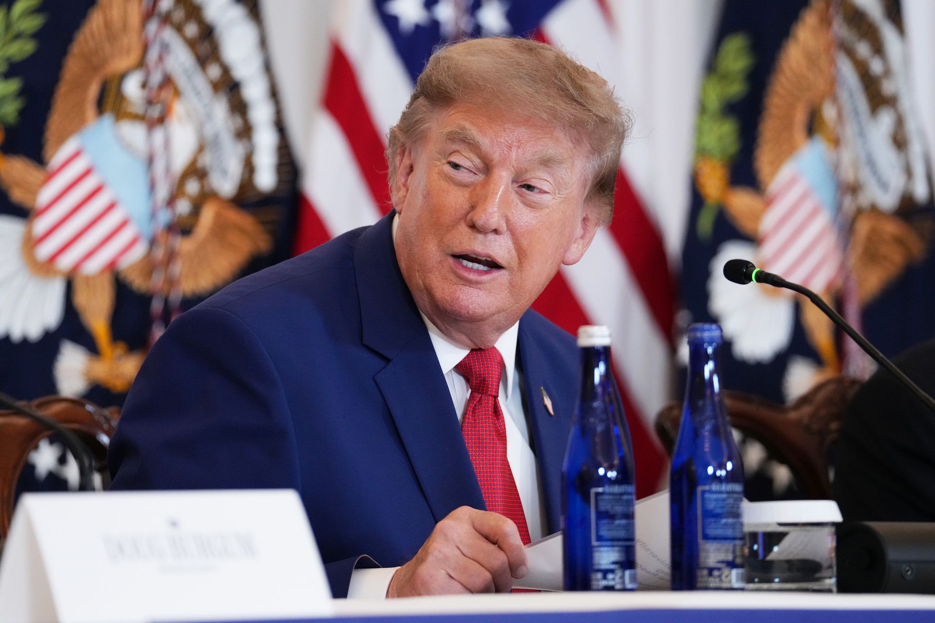 Sąd zatrzymuje budowę sali balowej. Trump ostro komentuje