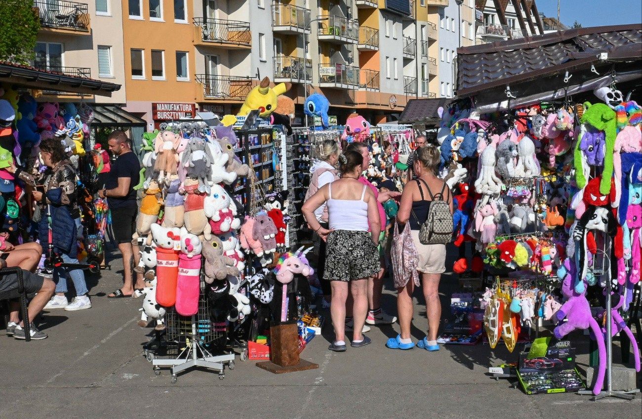 Szukają do pracy przy sprzedaży pamiątek. Tyle płacą "na rękę"