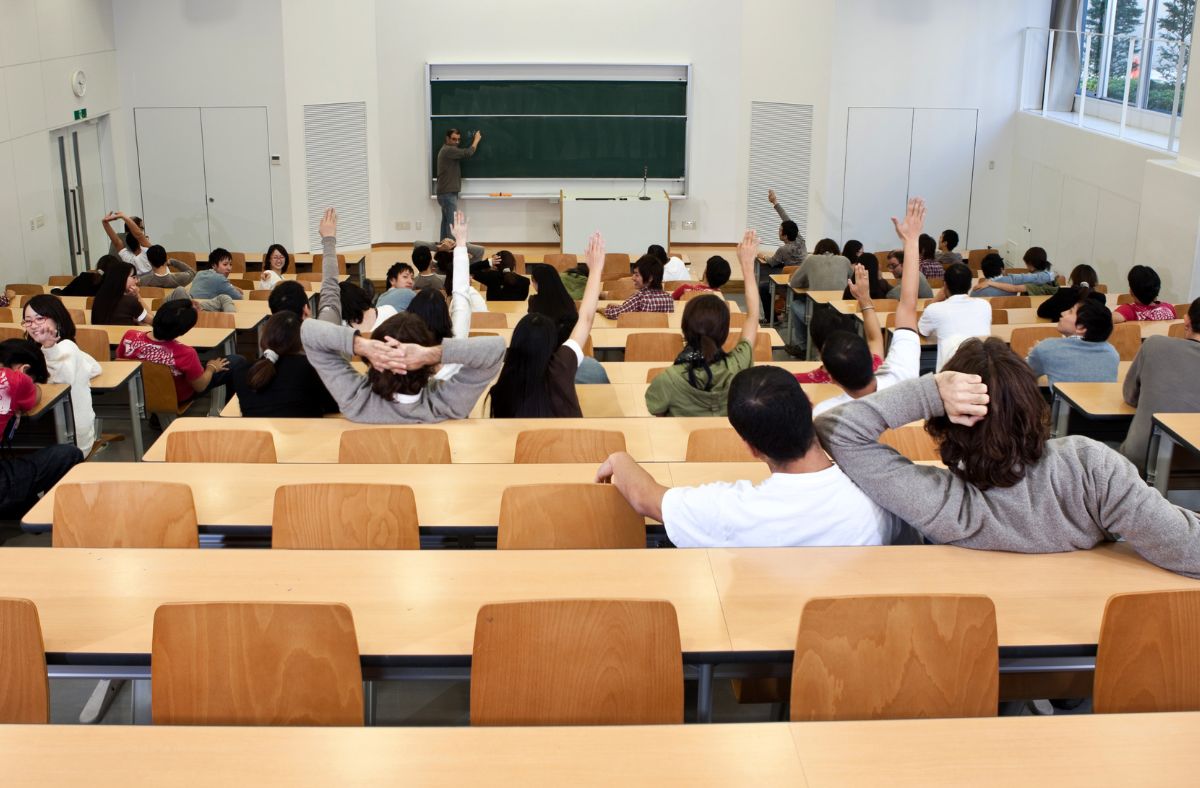 Studia bez sensu. Poziom i nadprodukcja dyplomów [Opinia]