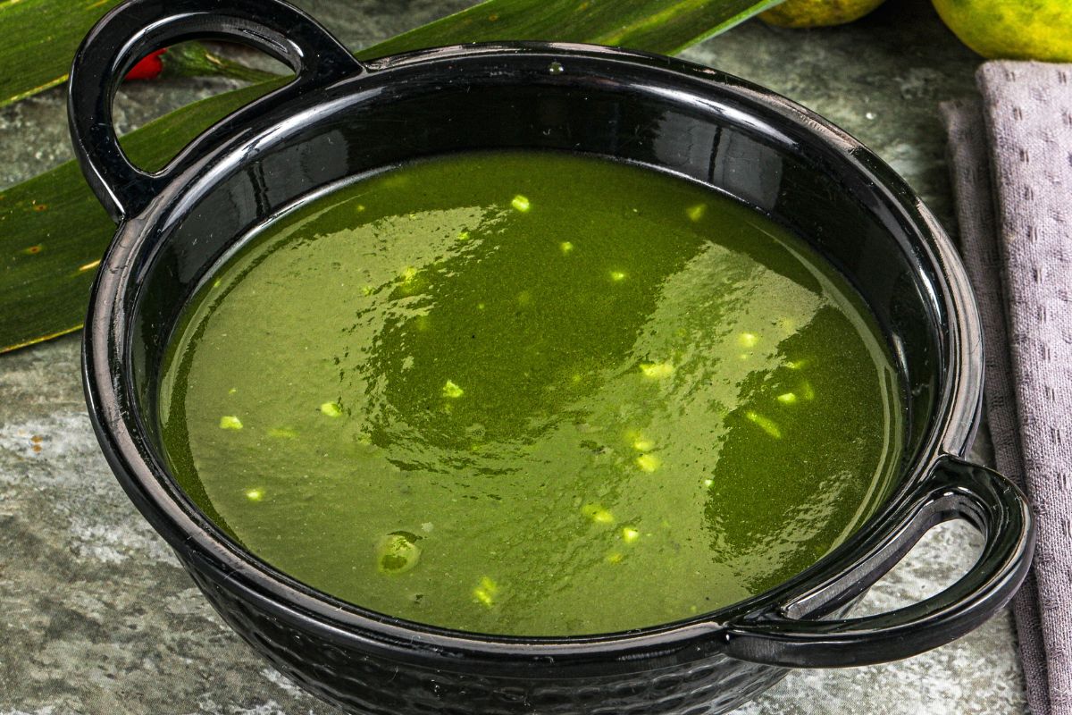 Szpinak blenduję z owocem. Kilka dodatków i zupa jak dla króla gotowa