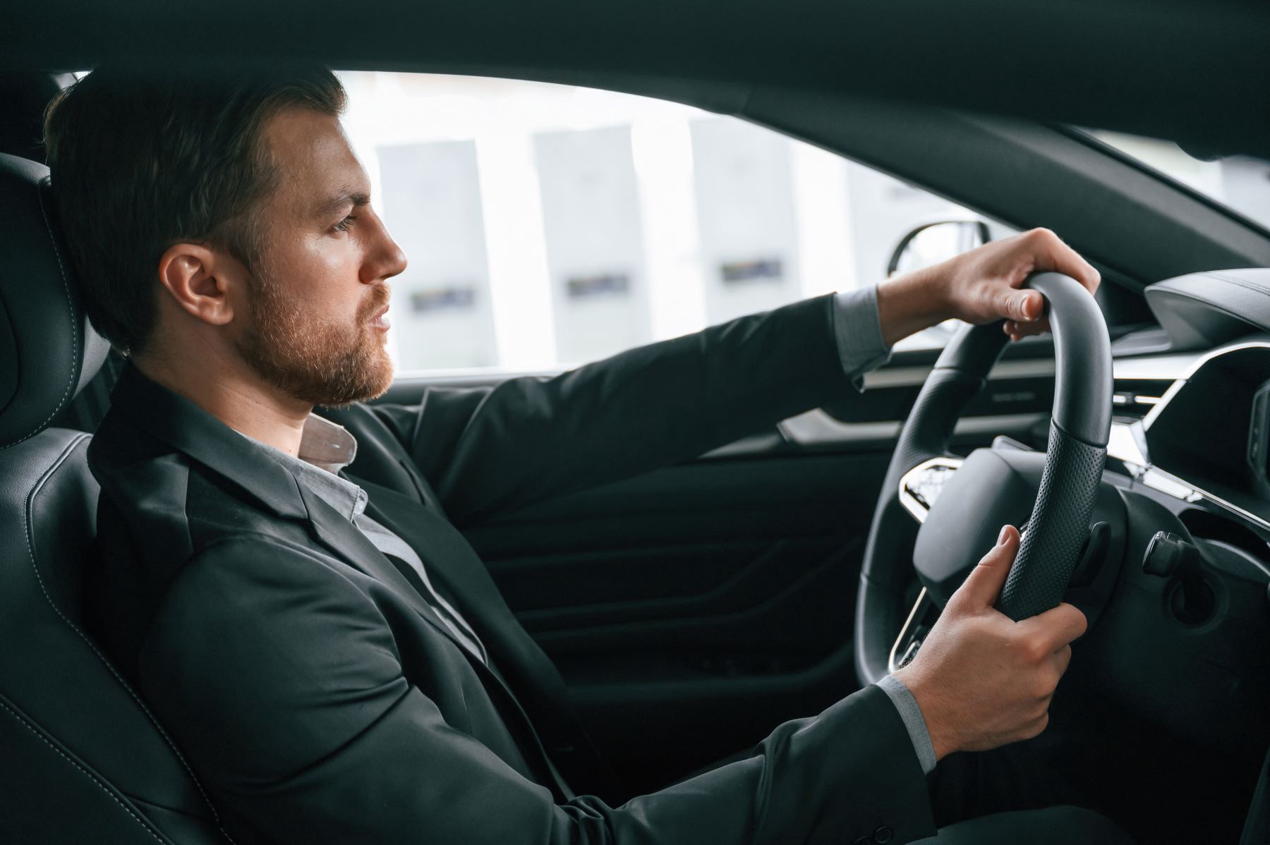 Czy samochód myśli szybciej niż kierowca? Nowa era elektroniki pokładowej w systemach bezpieczeństwa nowej generacji