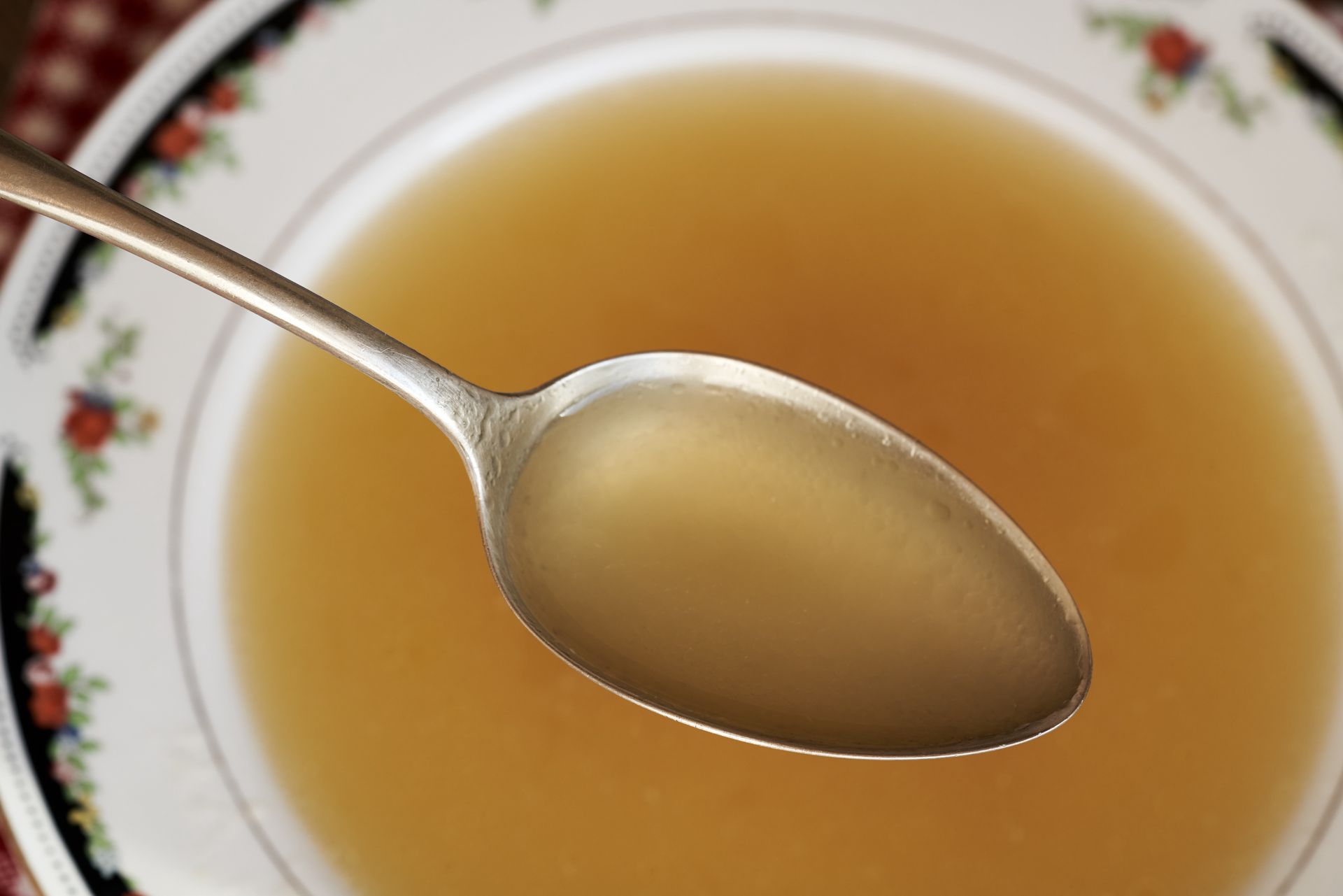 W PRL-u babcia gotowała częściej niż rosół czy ogórkową. Wspiera stawy i wygładza skórę