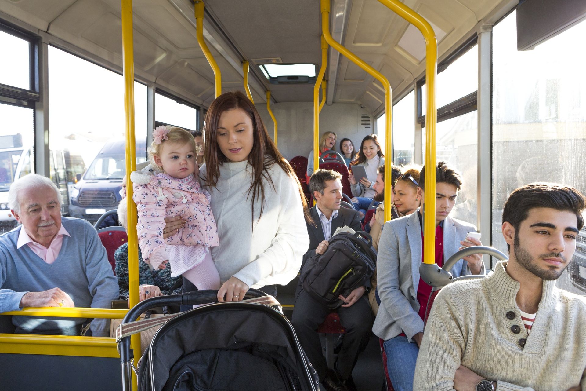 Usłyszała, co mówią za jej plecami w autobusie. Postanowiła wysiąść