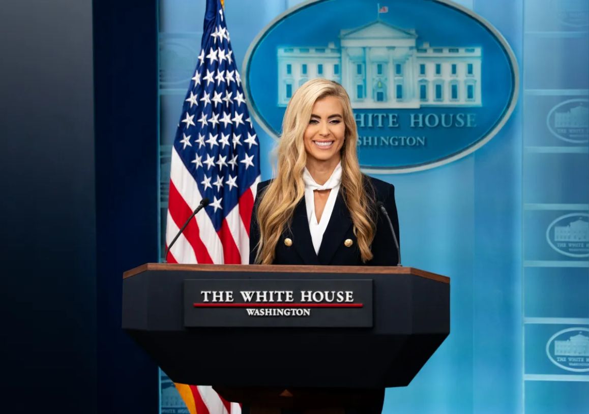 Wpadki i kilka odpowiedzi. Debiut nowej rzeczniczki Trumpa