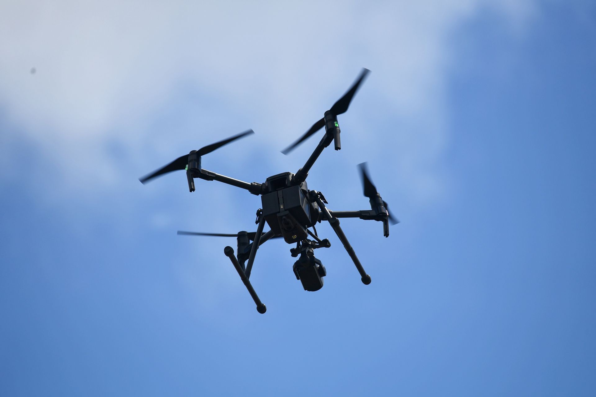 Dron spadł na teren jednostki wojskowej. Jest zatrzymany