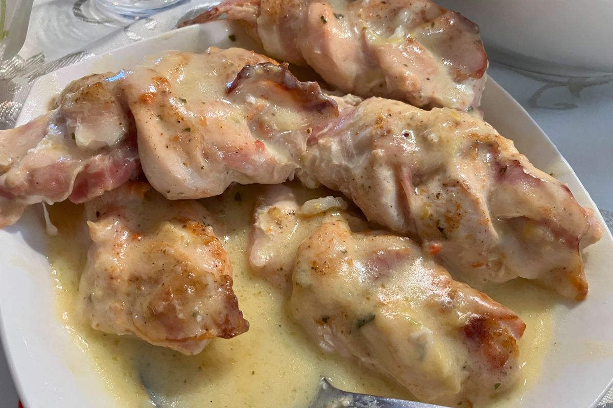 Pocięła w paski i uplotła warkocze. Sosik z tym dodatkiem pasował jak ulał