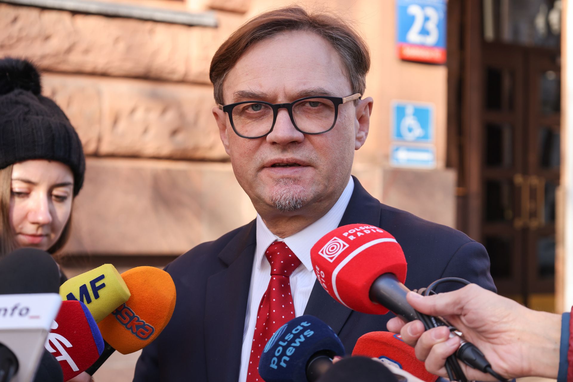 Ewakuacja Polaków z Iranu. MSZ odpowiada na zarzuty