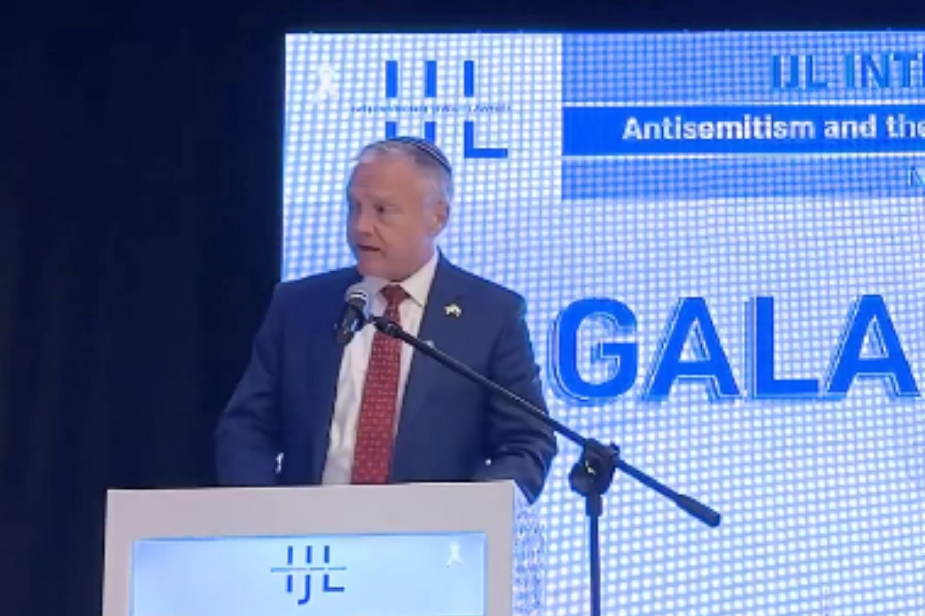 "Groteskowe fałszowanie historii". Ważne słowa ambasadora USA w Warszawie