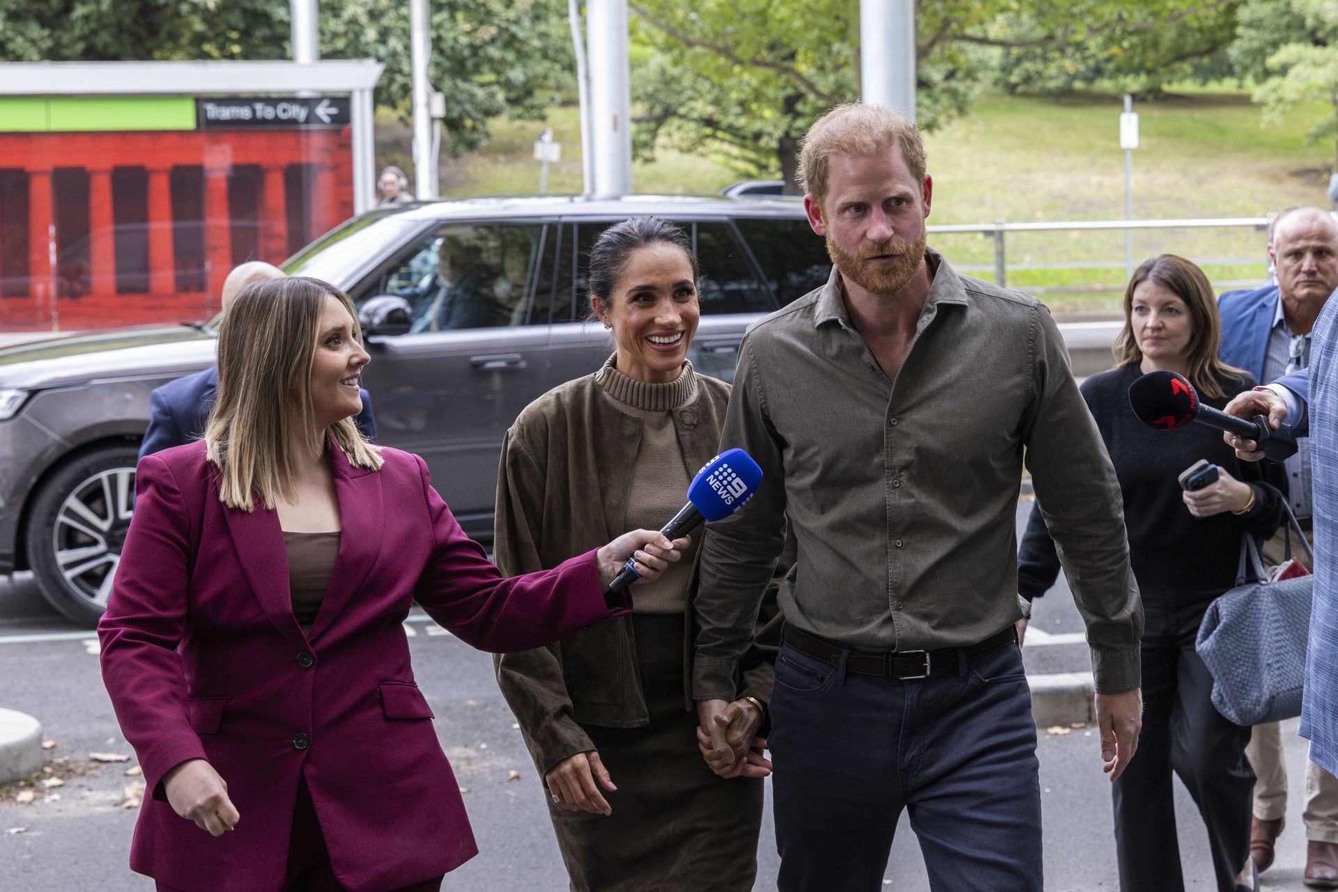 Harry i Meghan mają dość. Atakują nachodzących ich dzieci paparazzi