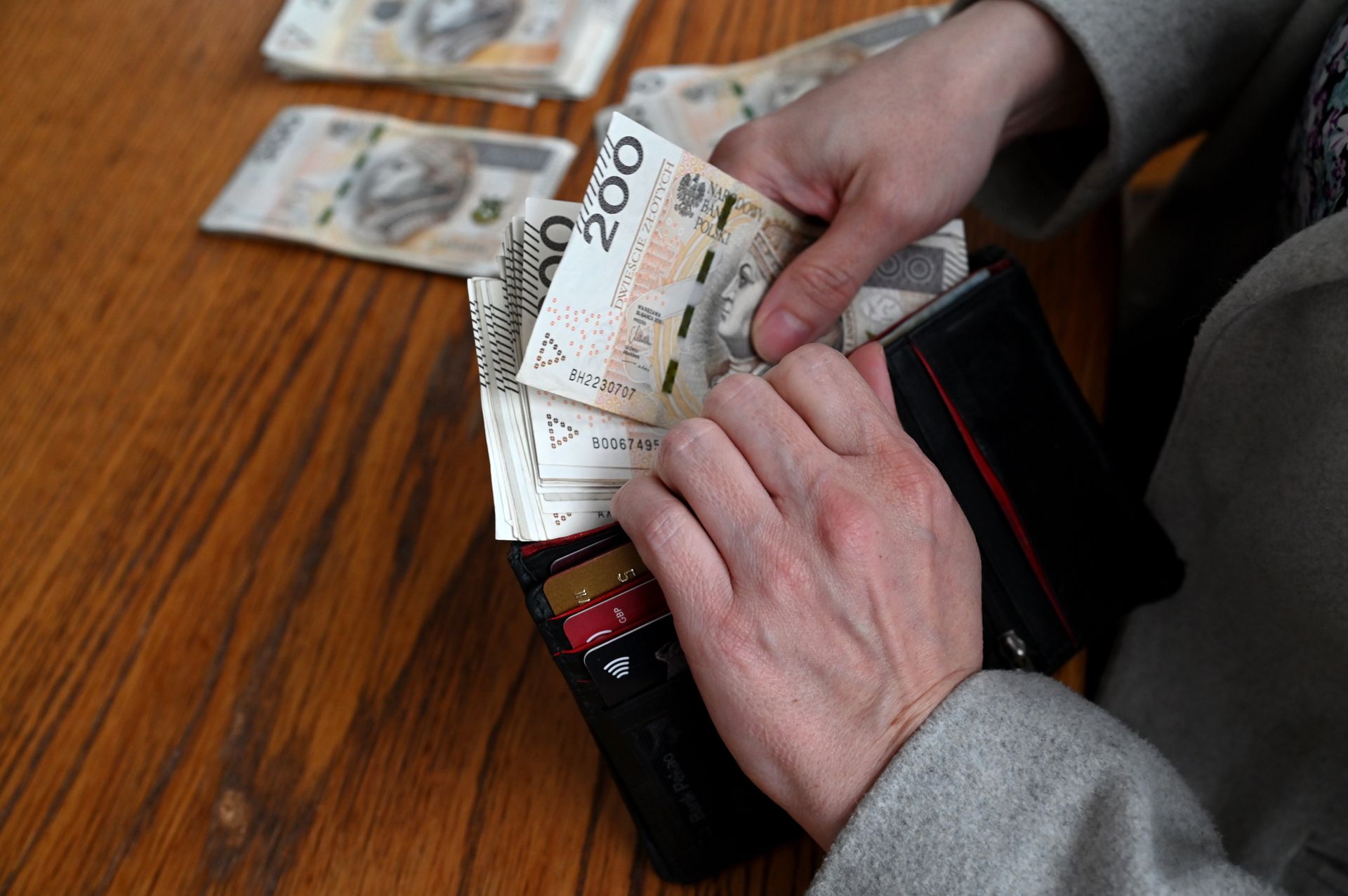 Działa w Warszawie i Łodzi. Klienci stracili ogromne pieniądze