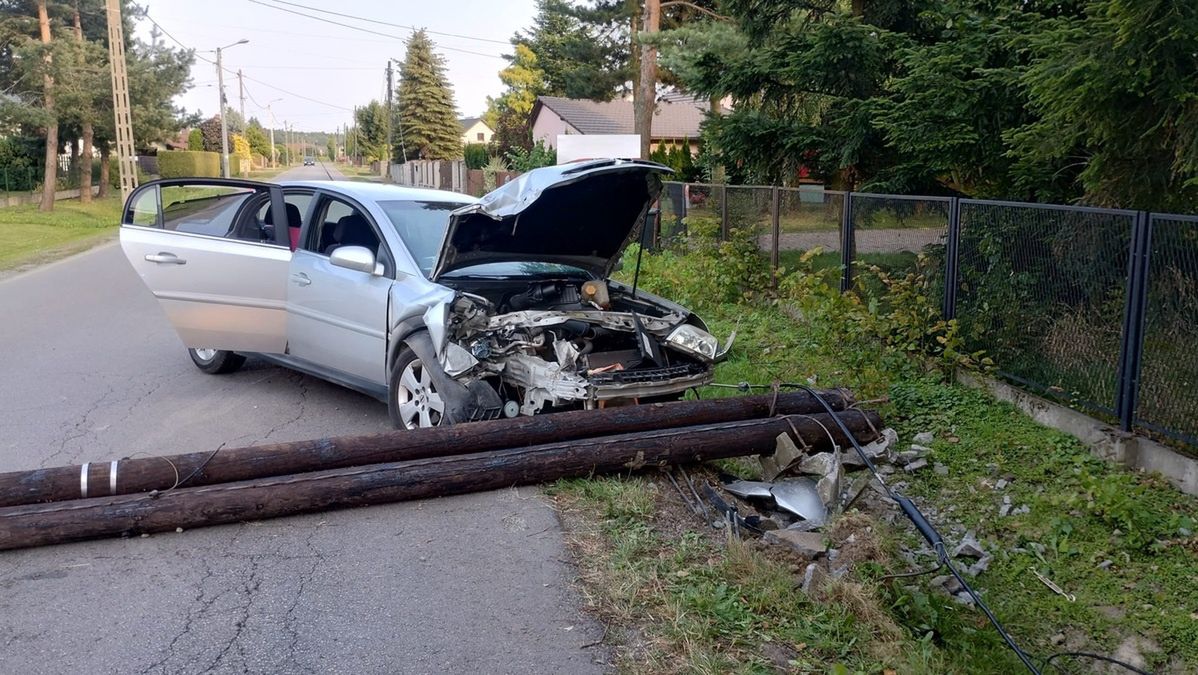 Ciężarna uderzyła w słup. Była kompletnie pijana, wiozła dwulatkę