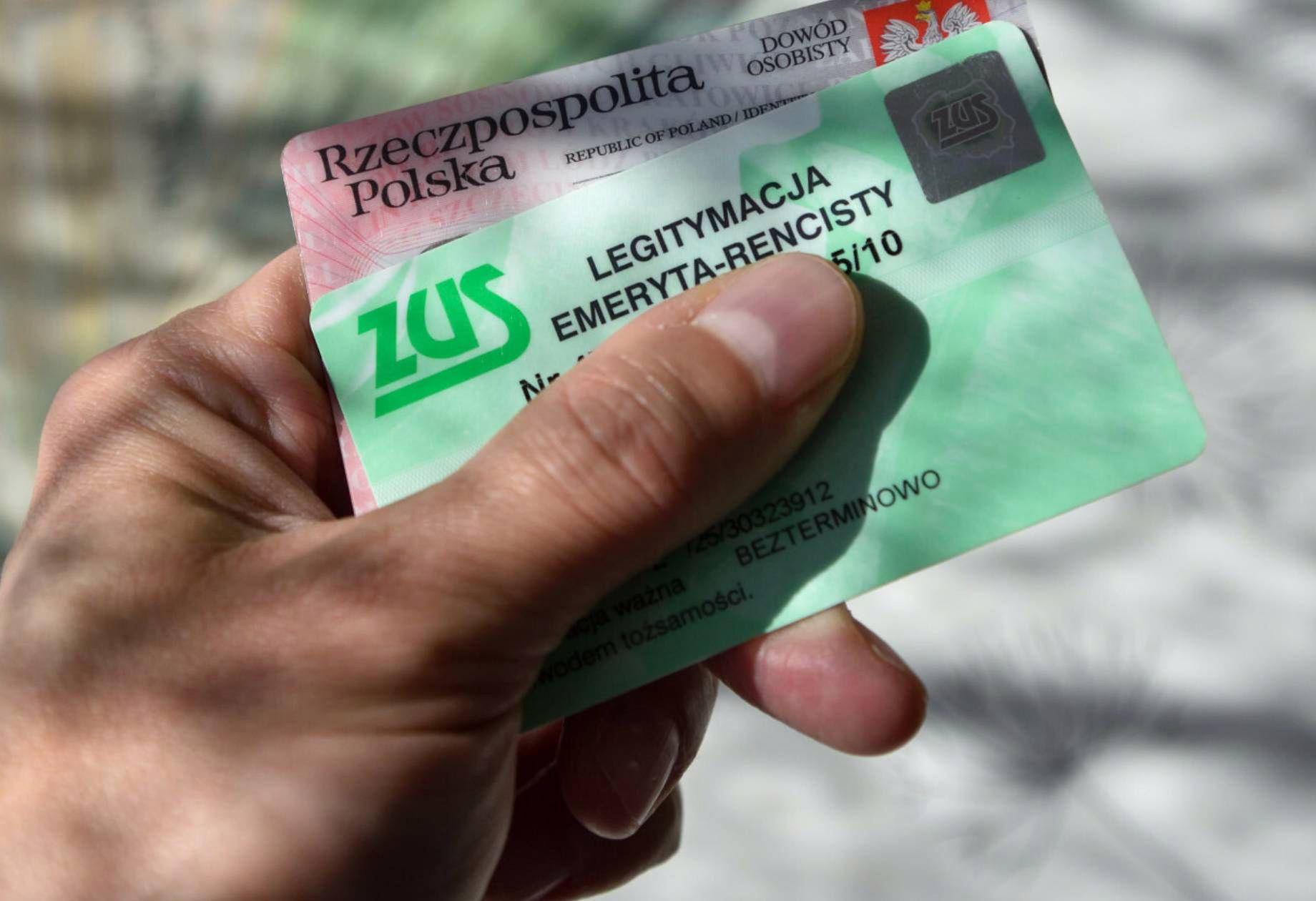 Wyrób oprócz legitymacji emeryta. Skorzystasz ze sporych ulg