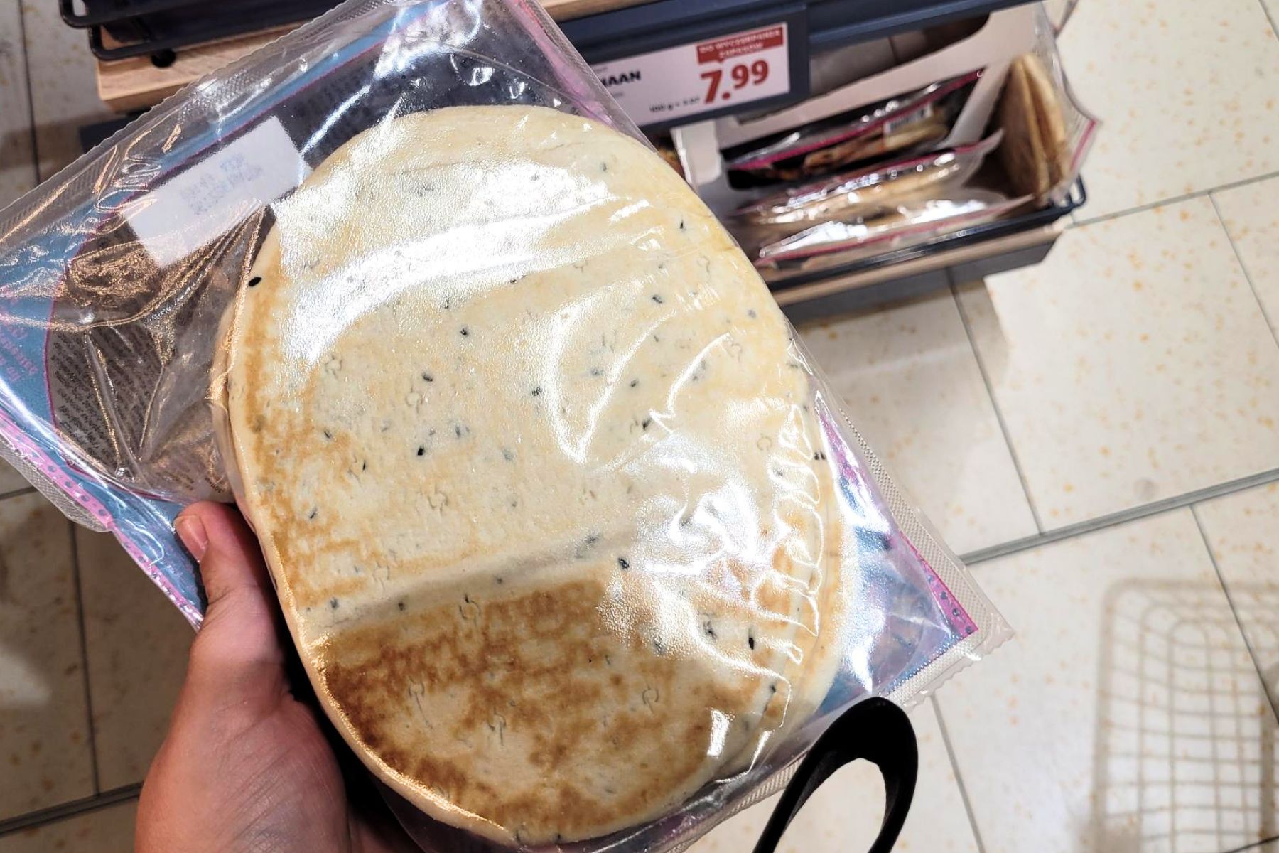 Gdy wypatrzę te chlebki w sklepie, kupuję na zapas. Świetnie nadają się do gęstych potrawek i past
