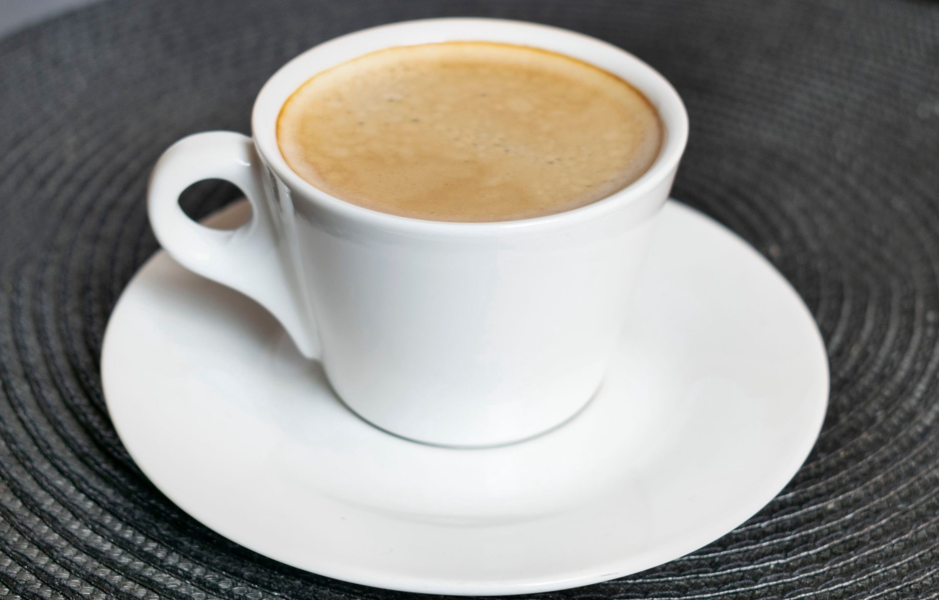 Ta kawa hamuje starzenie i pomaga obniżyć ciśnienie. Wystarczy zmielić w młynku i zaparzyć