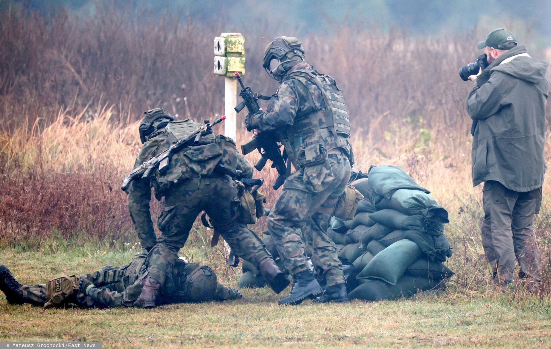 Smerfy popierają większe wydatki na obronność