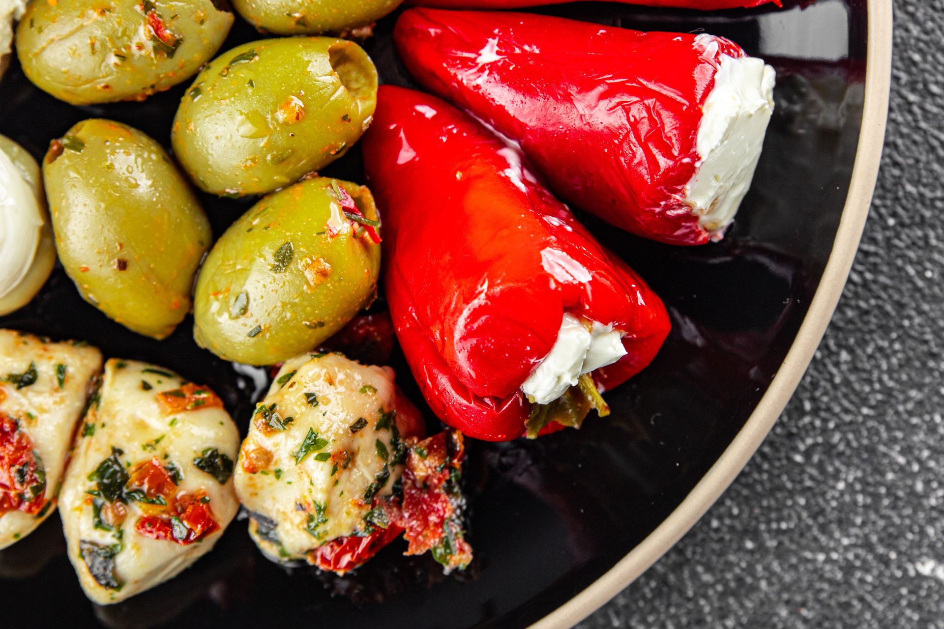 Nie kupuję już gotowców. Na zimę robię taniej ulubione przekąski jak z greckiej wyspy