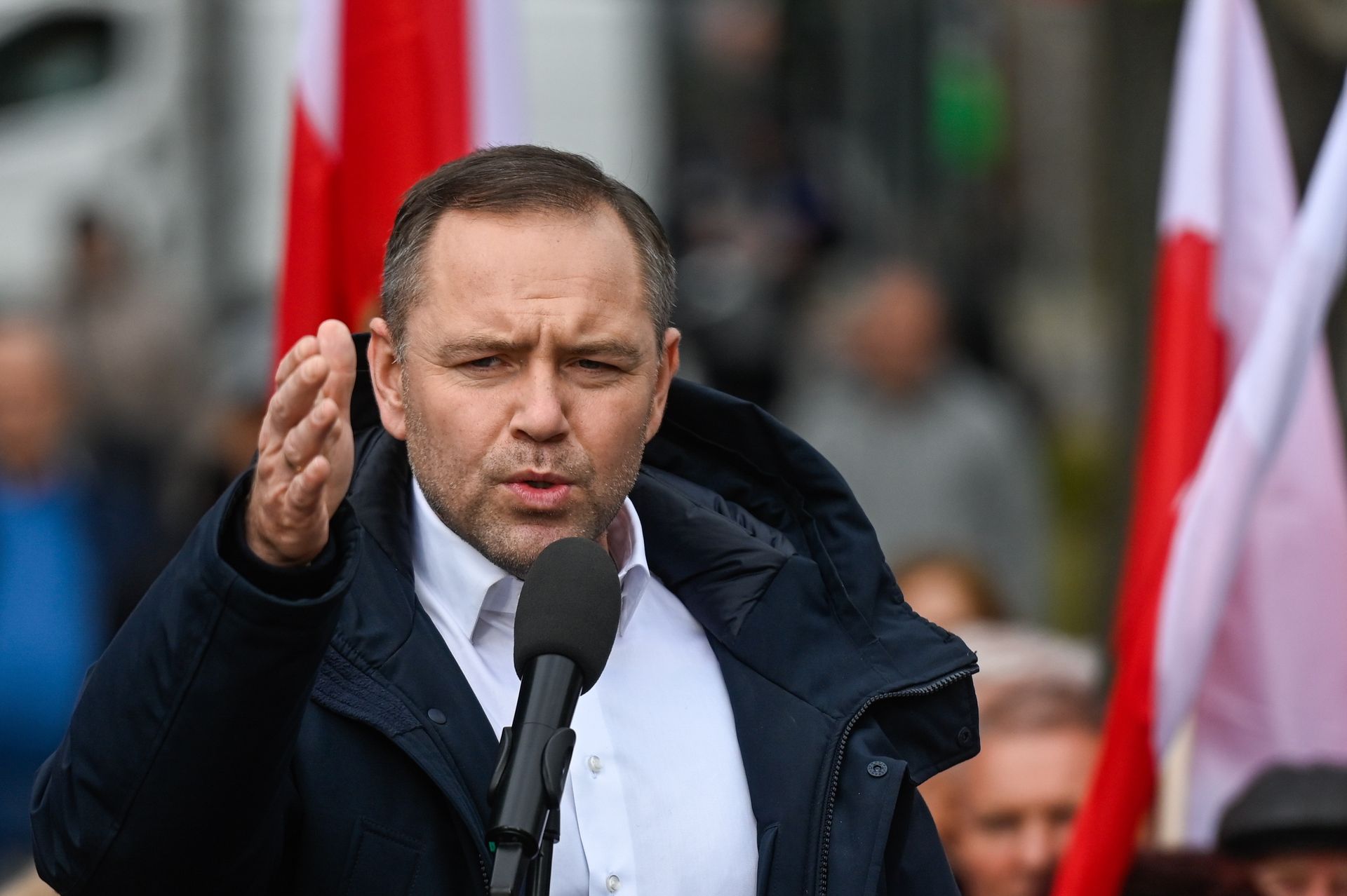 "Bezczelnie kłamie". Opiekunka pana Jerzego uderza w Nawrockiego