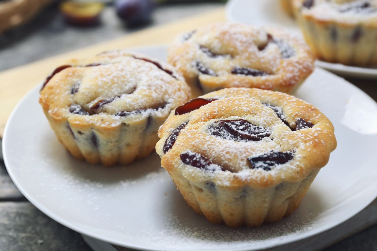 Ekspresowe babeczki ze śliwkami. Składniki wystarczy wymieszać łyżką