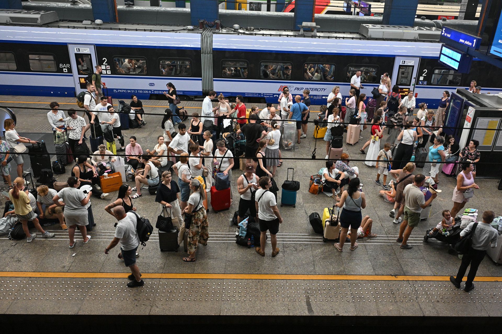 Awaria pociągu EIC "Neptun". Przesiadka 450 osób