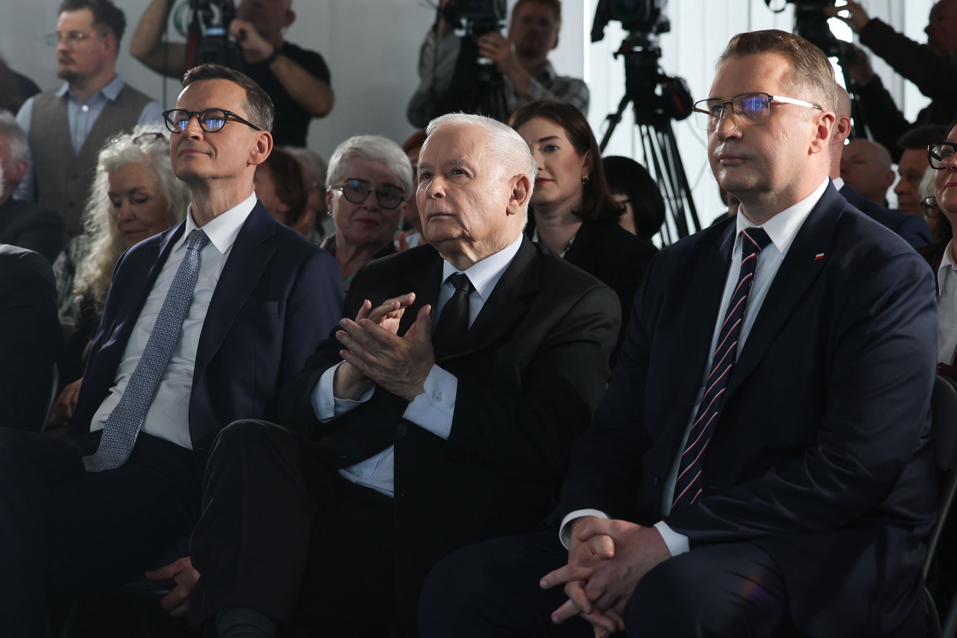 Kaczyński jest bezsilny. Tak ograł go Morawiecki