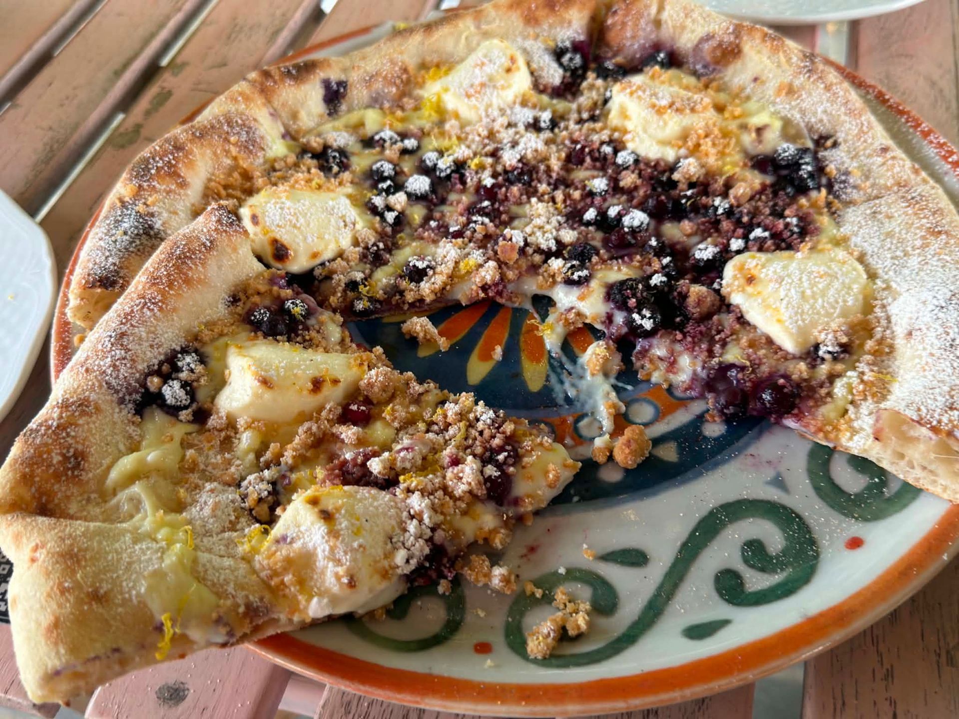 Zjedliśmy "pizzę-jagodziankę" w lokalu po "Kuchennych Rewolucjach". Zaskoczenie sezonu, ale czy warte prawie 50 zł?