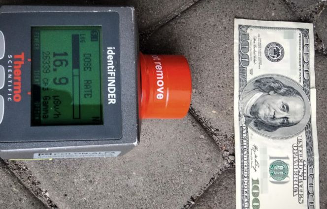 Napromieniowana studolarówka. Banknot znaleźli strażnicy w Medyce