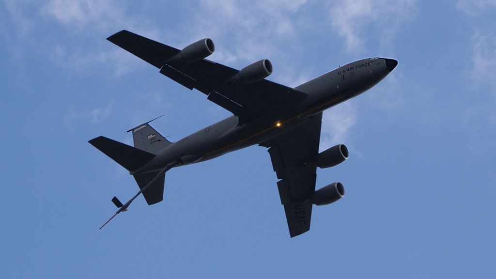 O włos od tragedii. Latająca cysterna na kursie samolotu pasażerskiego