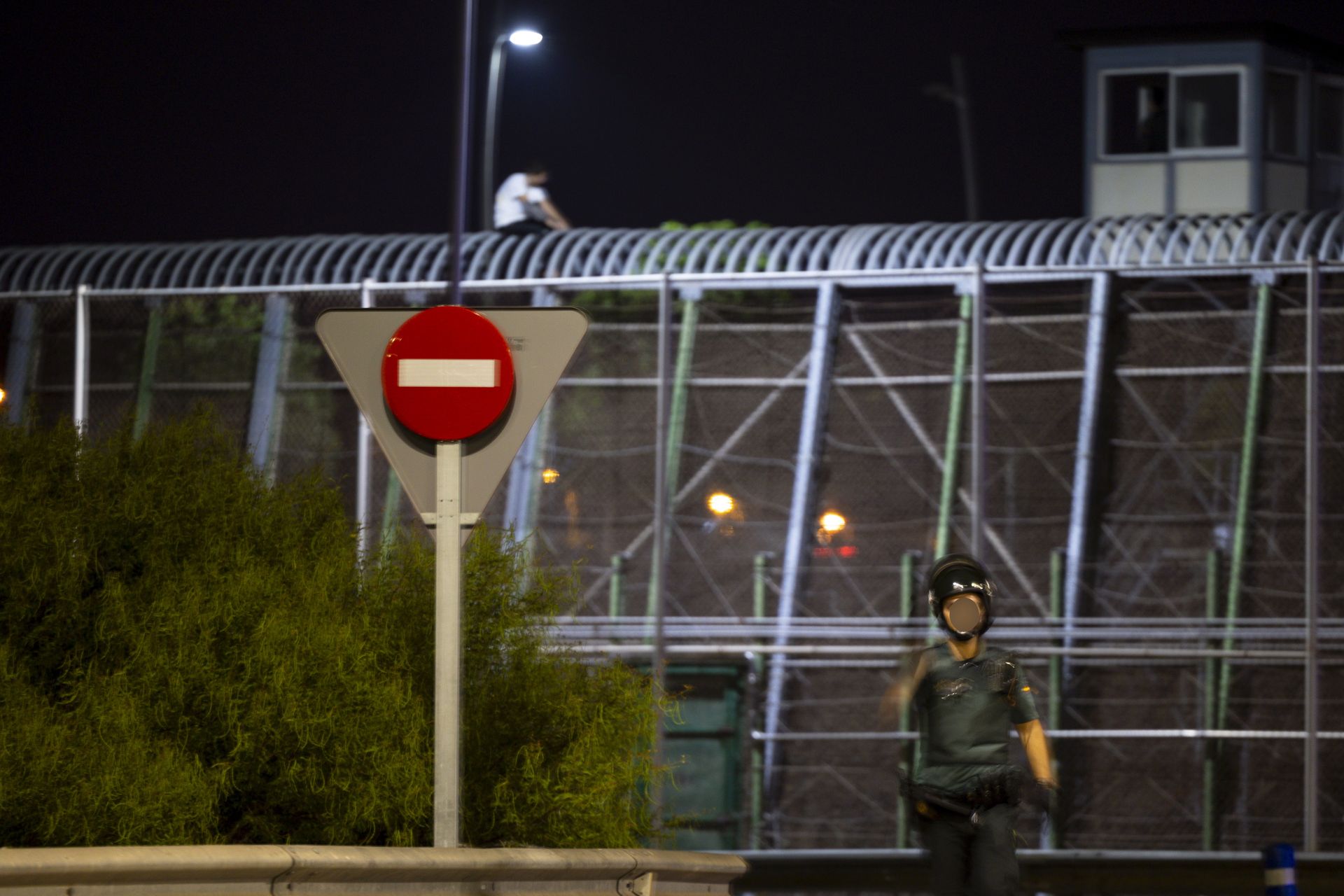 Pływająca bariera u brzegów Hiszpanii. Ma zatrzymać migrantów