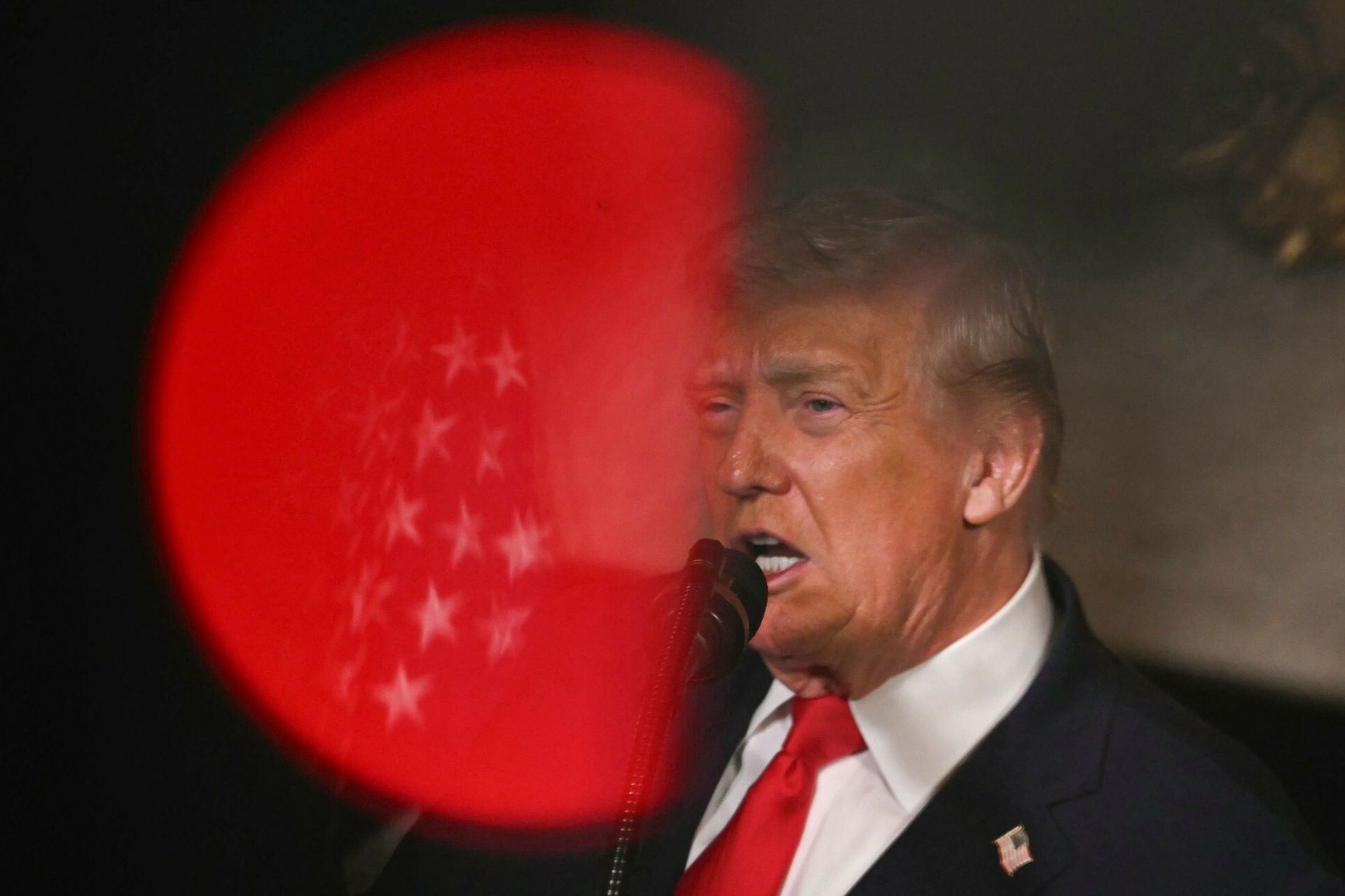 "Nadludzki" Trump. Zdrowie prezydenta USA pozostaje zagadką