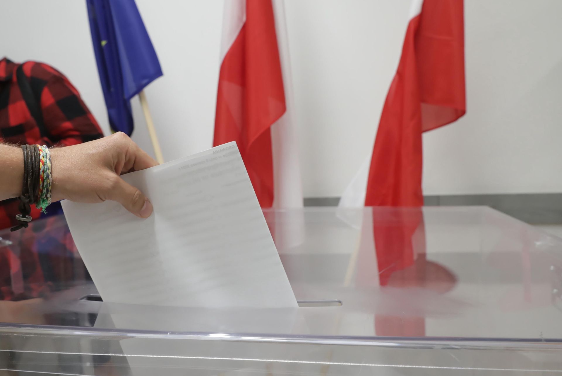 Не знаете, за кого голосовать? Хранитель Избирательного Маяка поможет