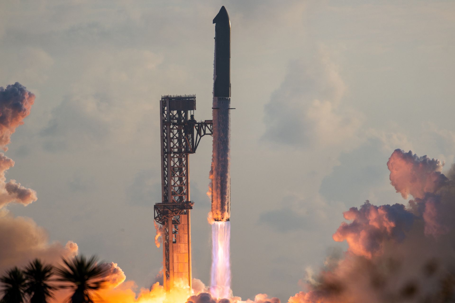 Przełom SpaceX. Starship osiągnął orbitę i wrócił na Ziemię