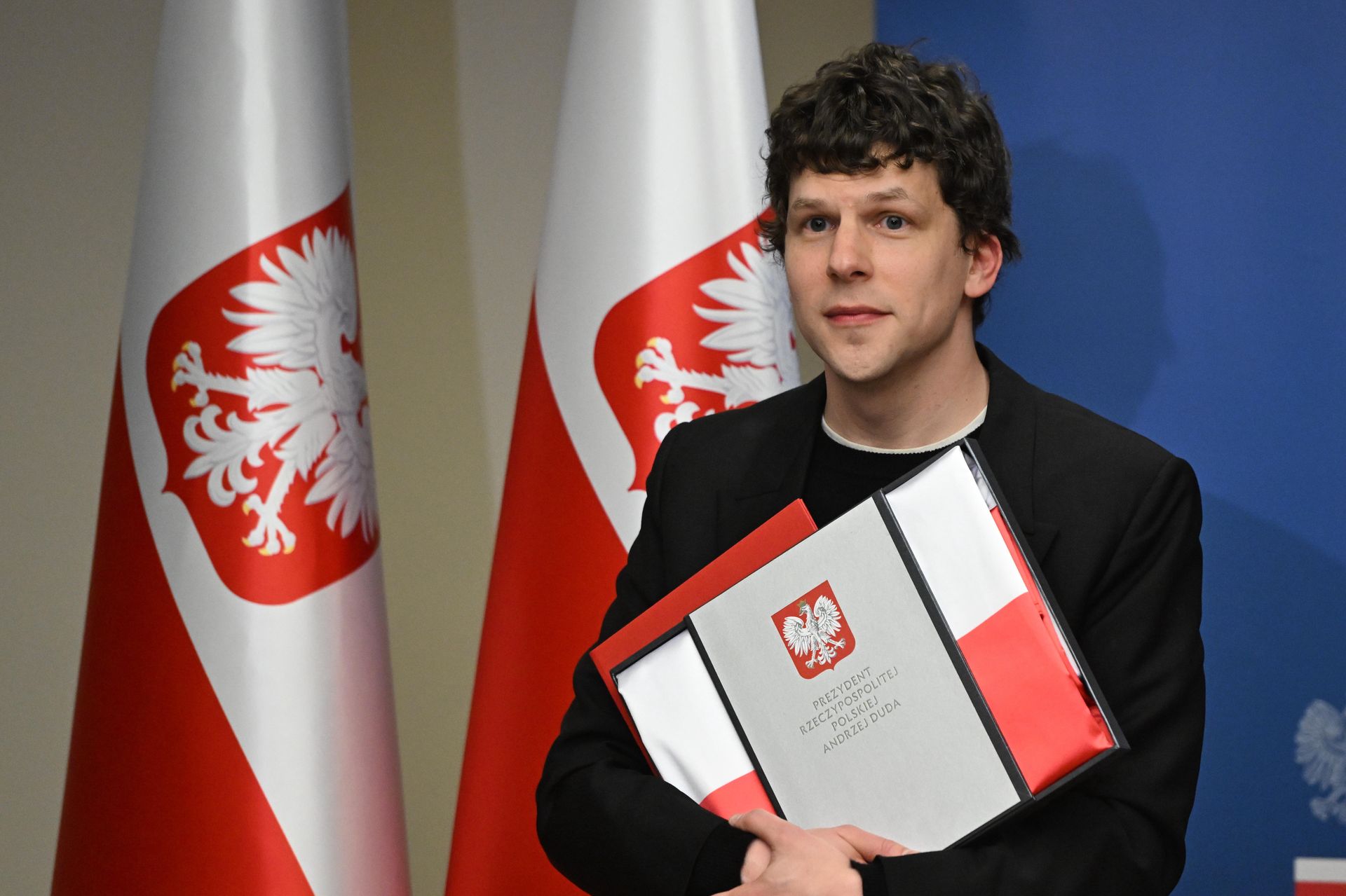 W 2024 roku rekordowa liczba cudzoziemców uzyskała obywatelstwo