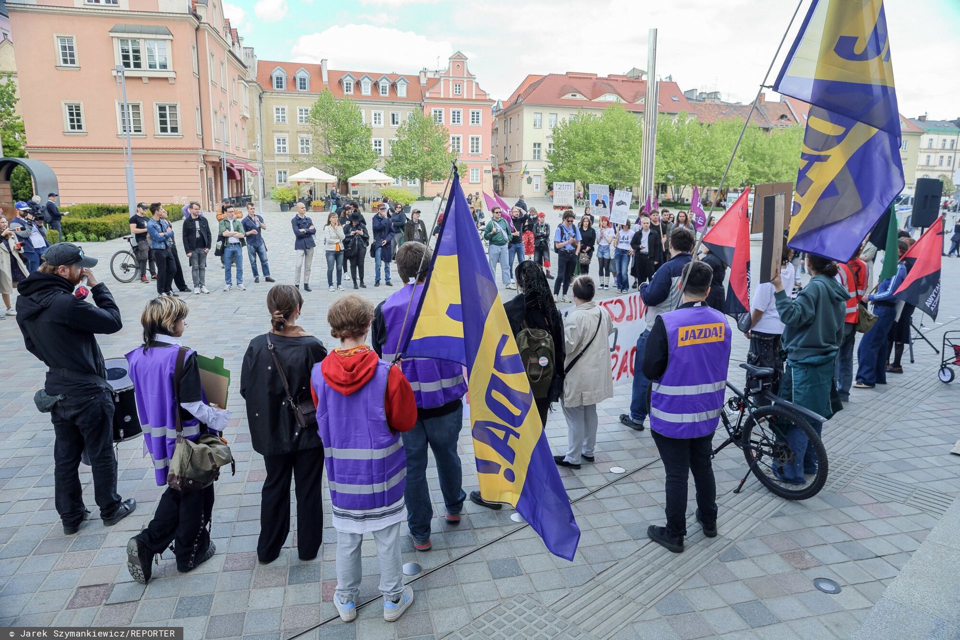 Oblał sztucznymi fekaliami dom celebrytów. Pracuje dla rządu