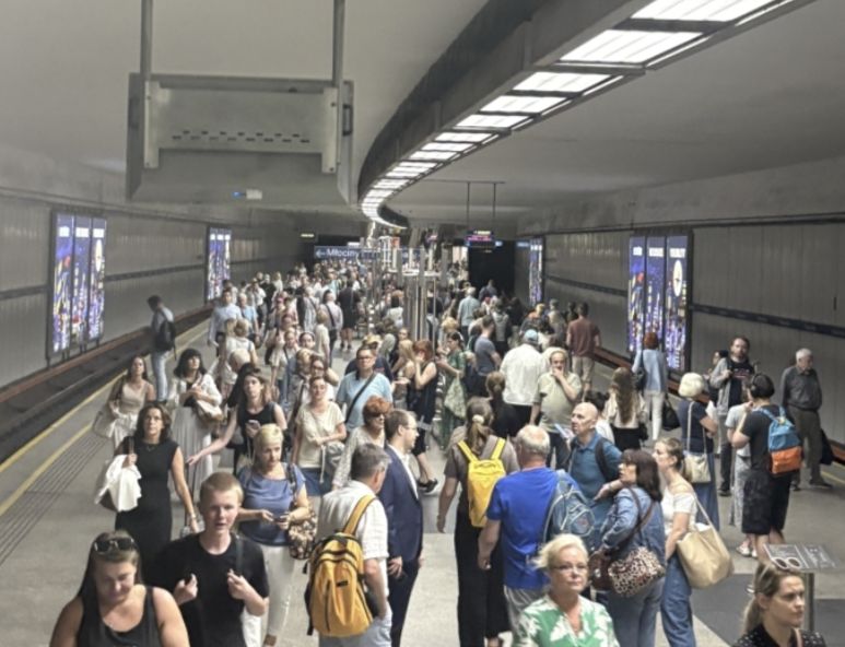 Utrudnienia na jednej linii metra. M1 działa w ograniczonym zakresie