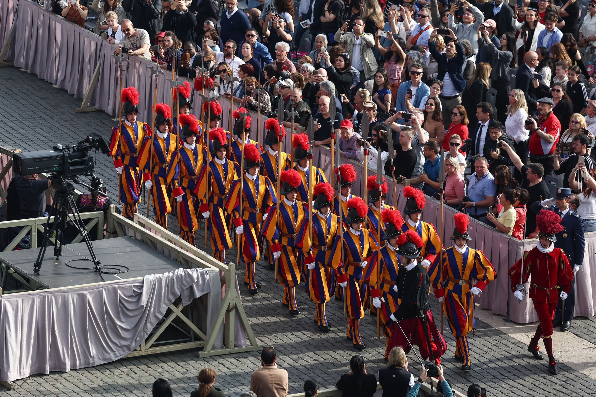 Pogrzeb Franciszka. "Bazuki antydronowe" na placu św. Piotra