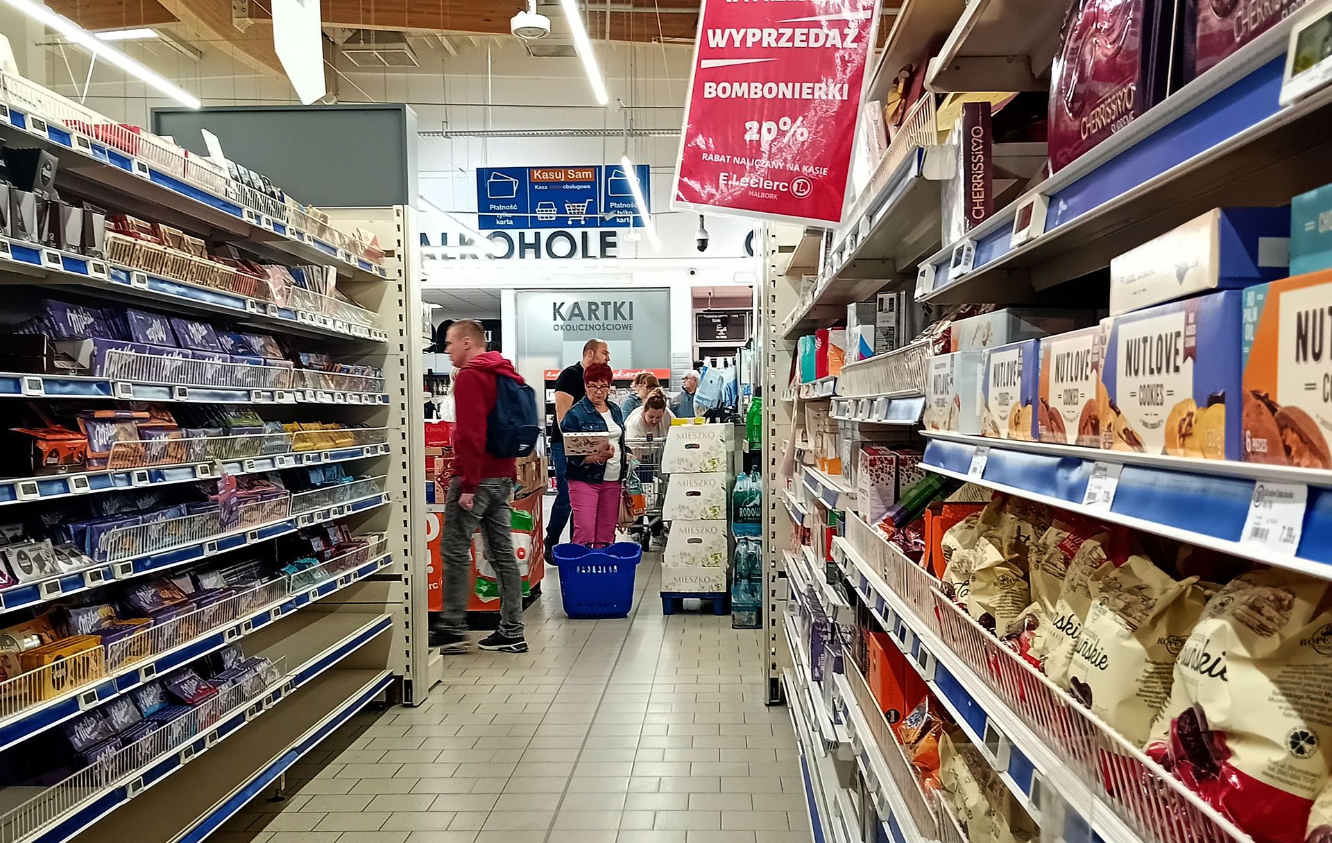 Od czerwca są otwarci w każdą niedzielę. Jeden sklep sieci omija zakaz