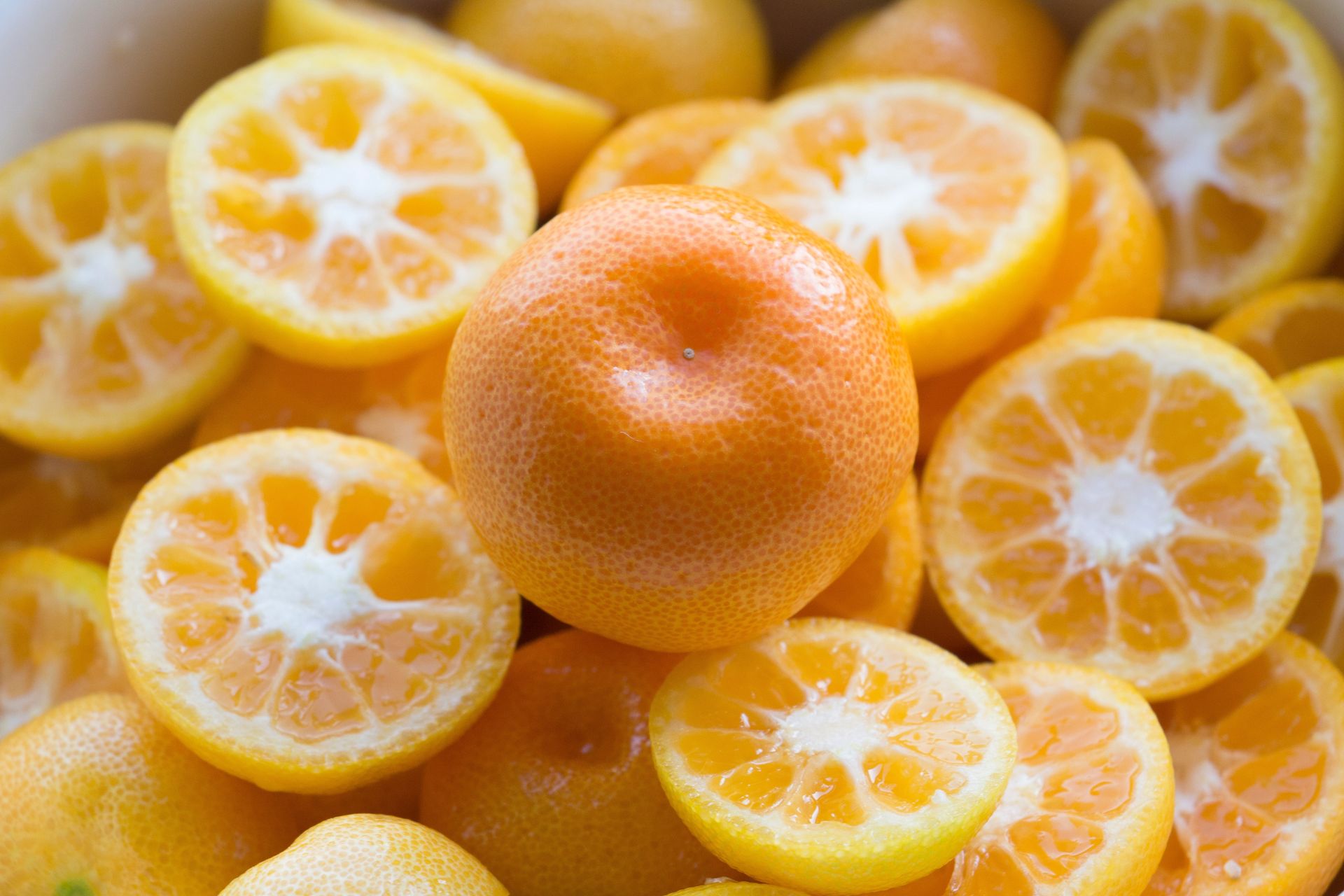 Zbija cukier, reguluje cholesterol. W Polsce ten owoc jest prawie nieznany