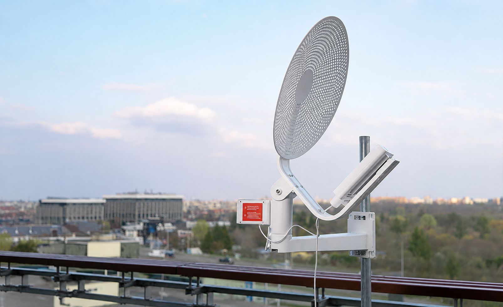 Modem jak antena satelitarna. Odpowiedź Orange na słaby zasięg