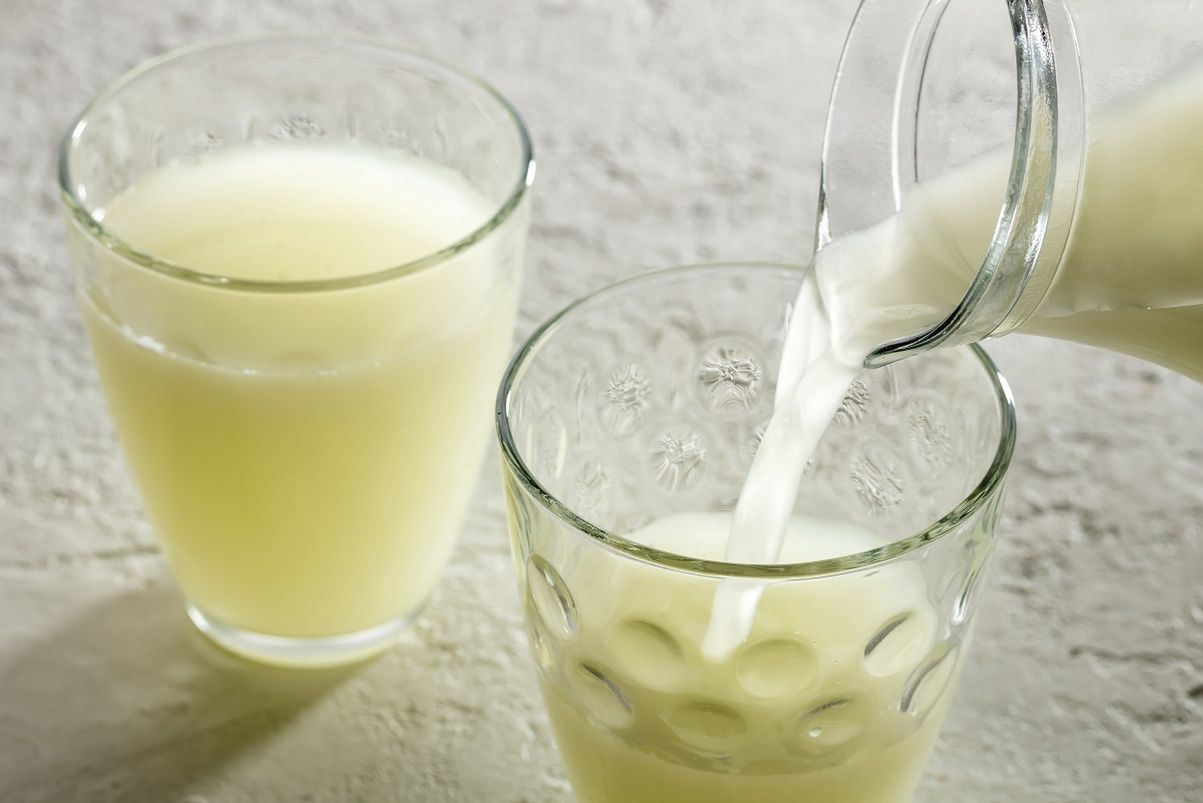 Serwatka – niedoceniany skarb. Jej zastosowanie cię zaskoczy