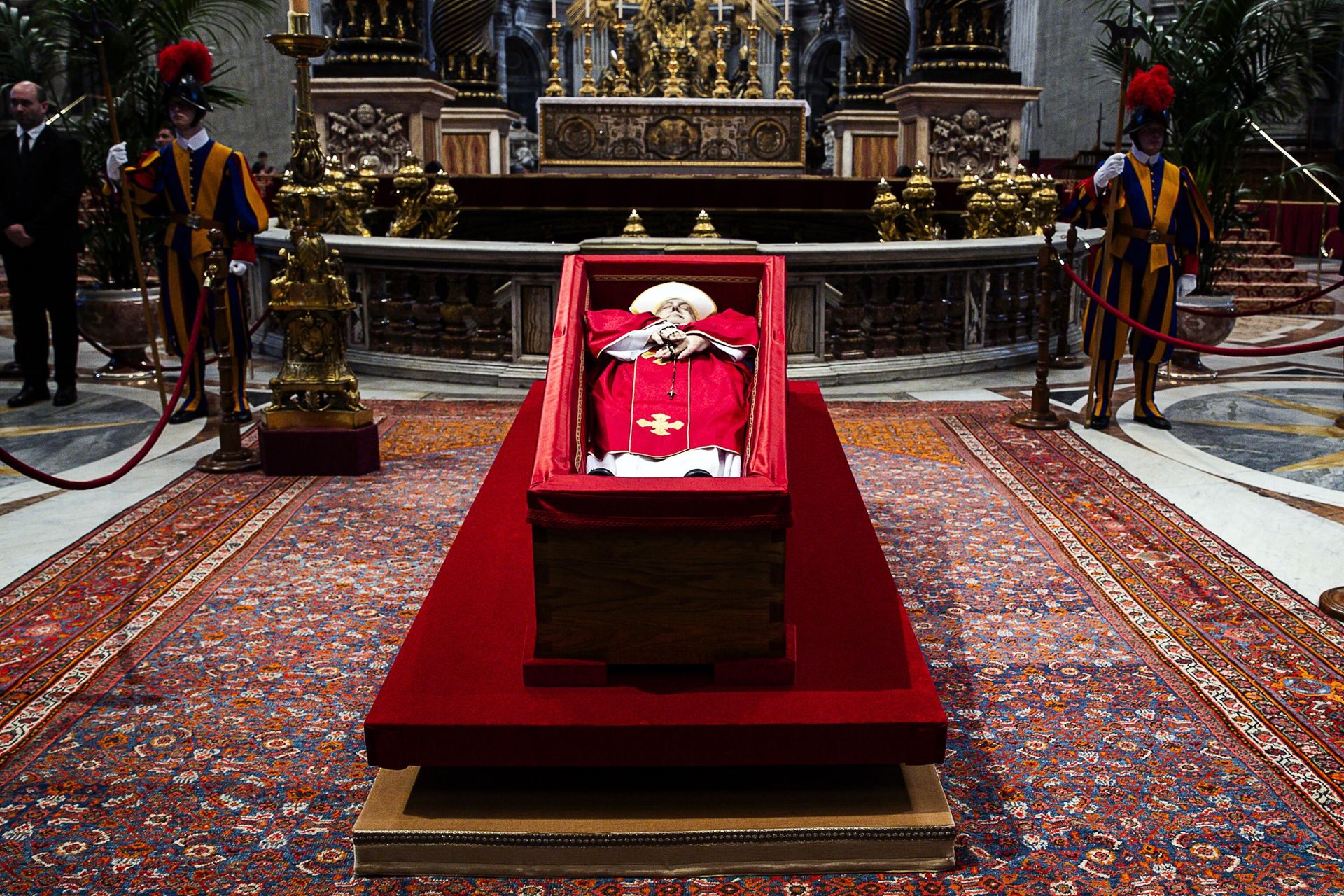 Watykan. Polak będzie przy zamknięciu trumny Franciszka