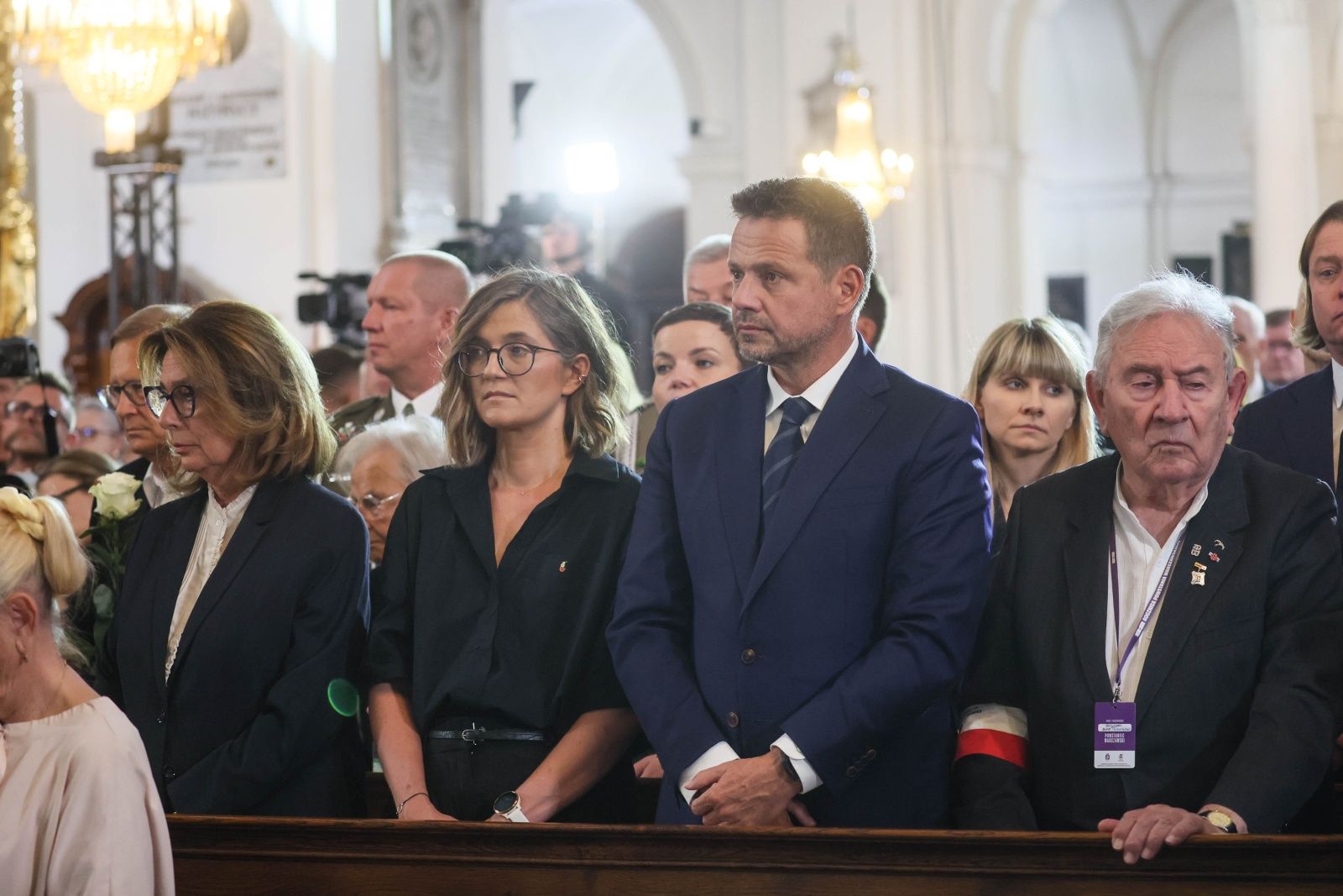 Biejat nie uklękła w kościele. W sieci burza, ksiądz komentuje