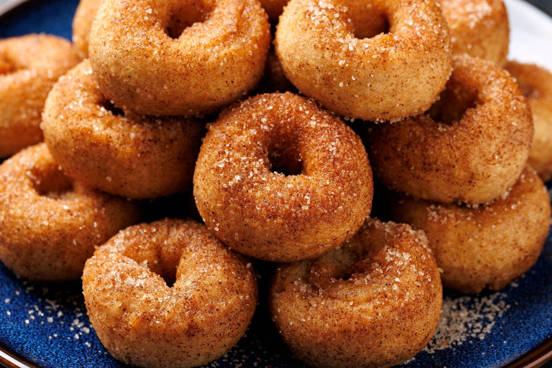 Są mięciutkie i pachną kardamonem. Do kawy pasują jeszcze lepiej niż babcine oponki