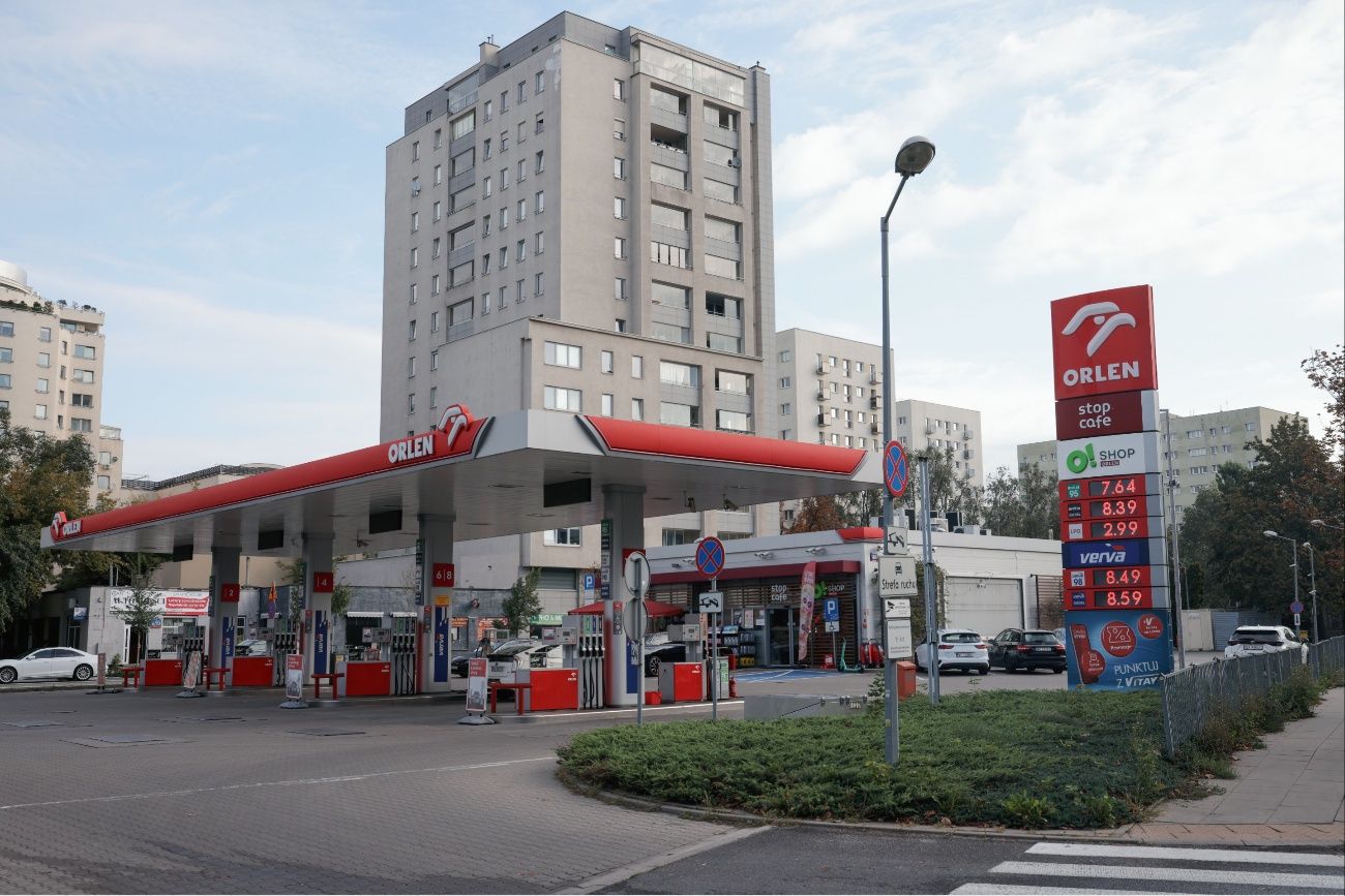 Zarobki kasjerów na Orlenie. Tyle dostają "na rękę"