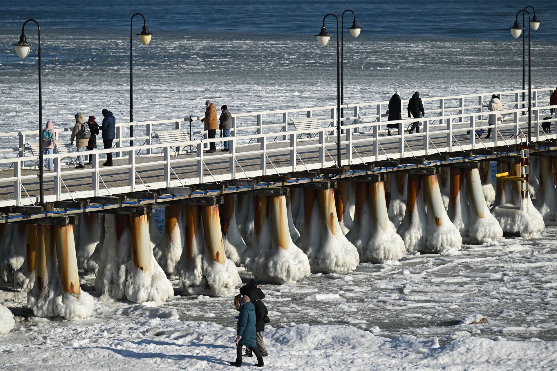 Bałtyk skuty lodem. Niezwykły widok zachwycił za granicą