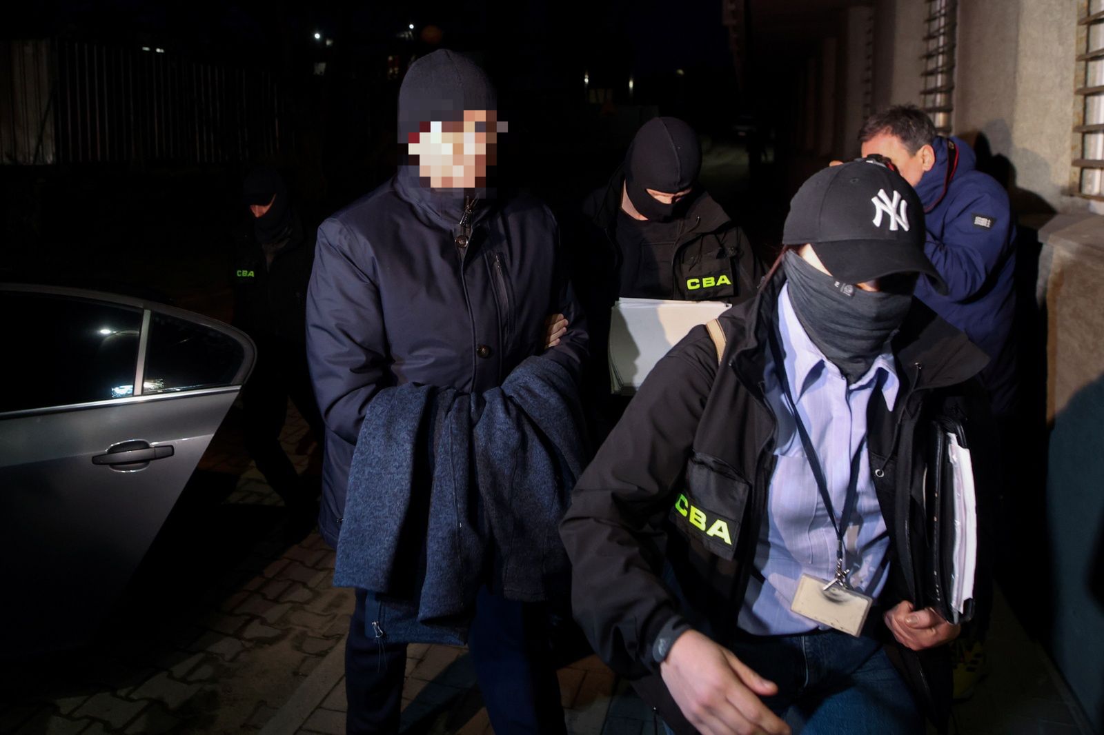 Prezydent wyprowadzony. Tak urzędnicy zasłonili drzwi gabinetu