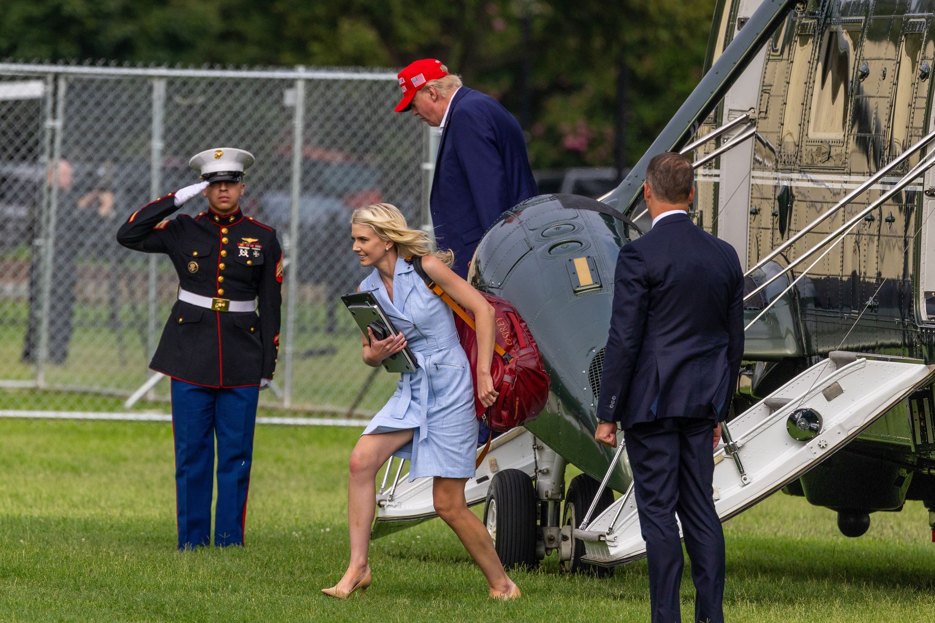 Skandal wokół Trumpa i jego pracownicy. Brak wymaganego certyfikatu