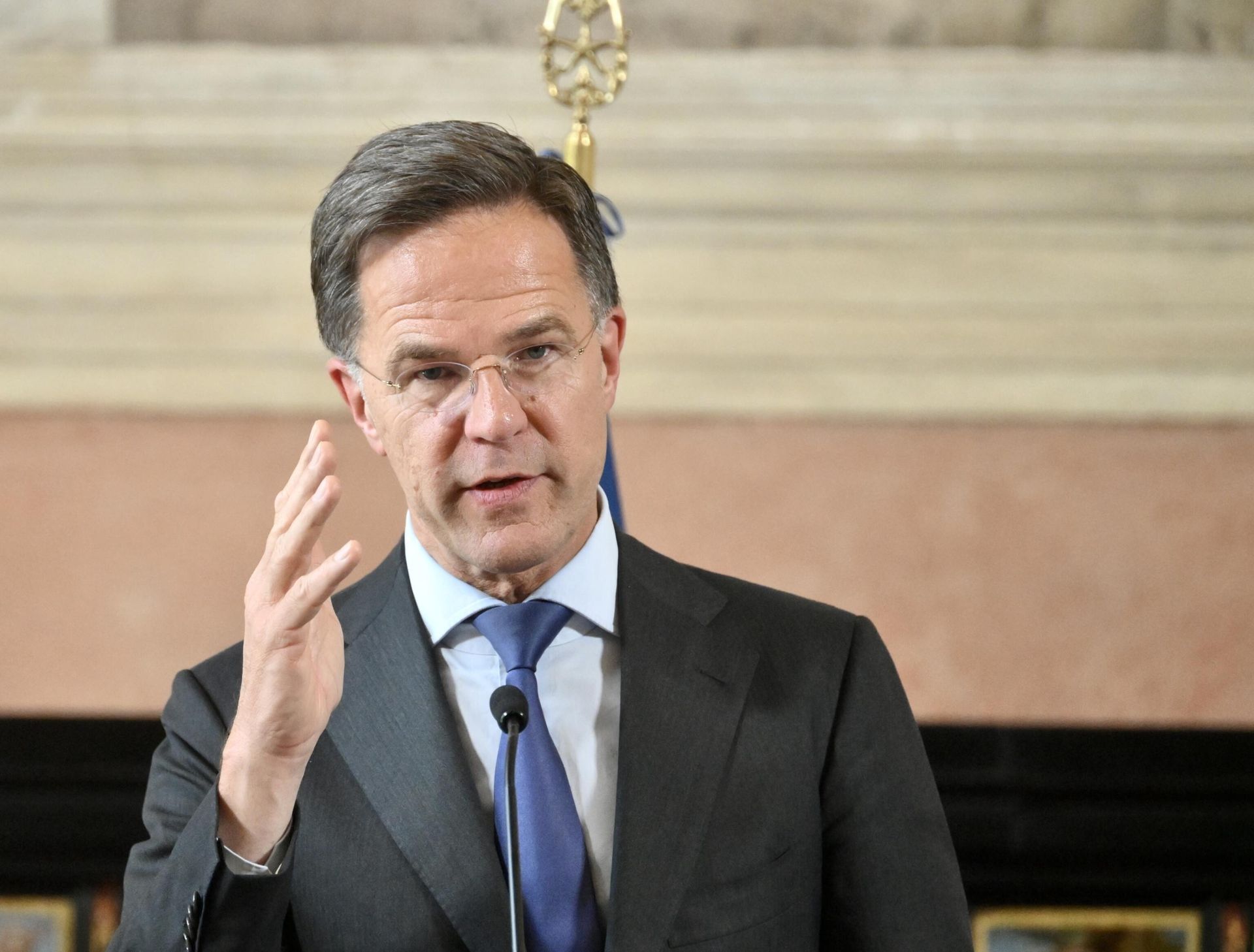 Szef NATO o ataku Izraela. Mówi o "deeskalacji"