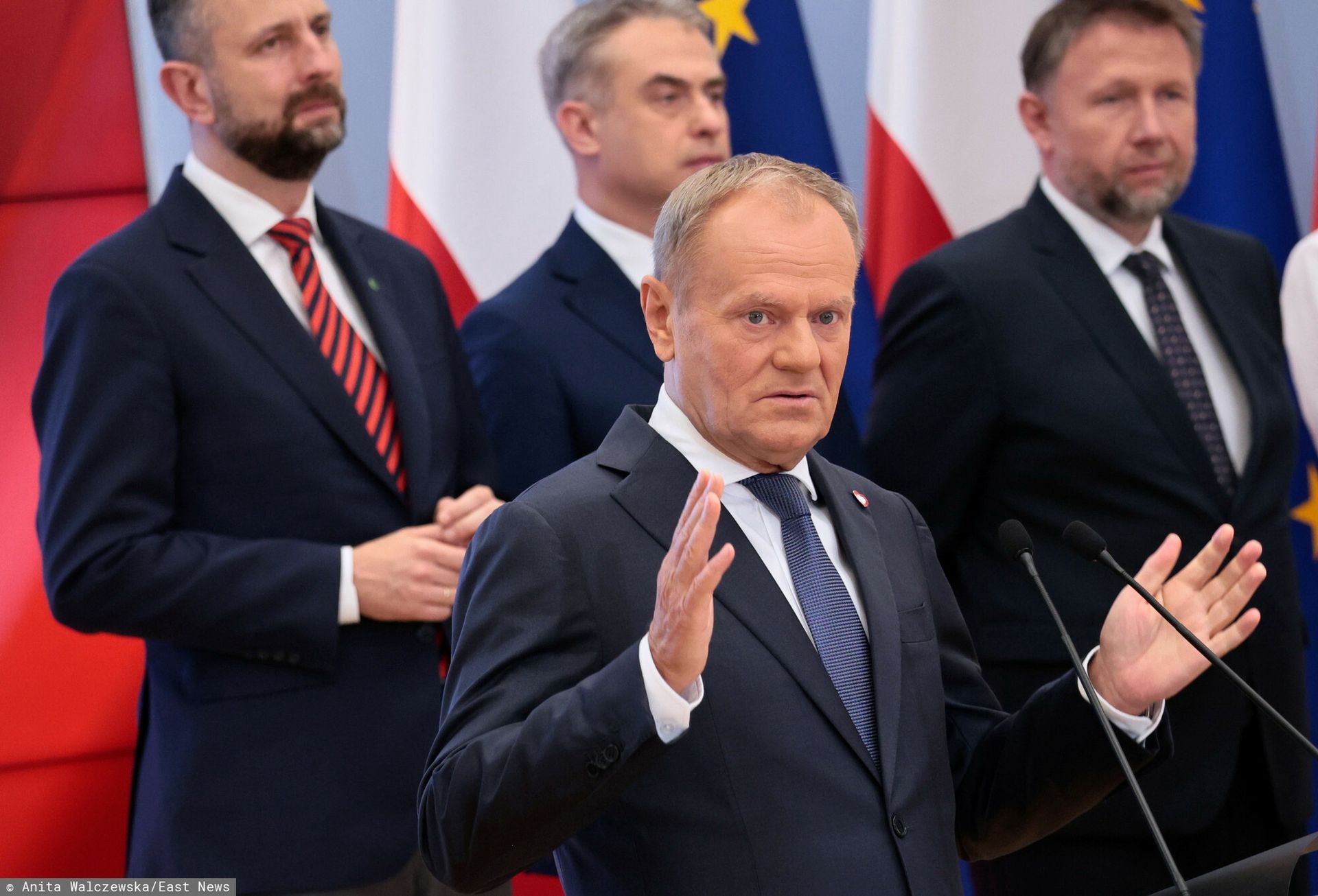 Alarmy i zagrożenia. "Poradnik bezpieczeństwa" w druku. Wiemy, kiedy dotrze do Polaków